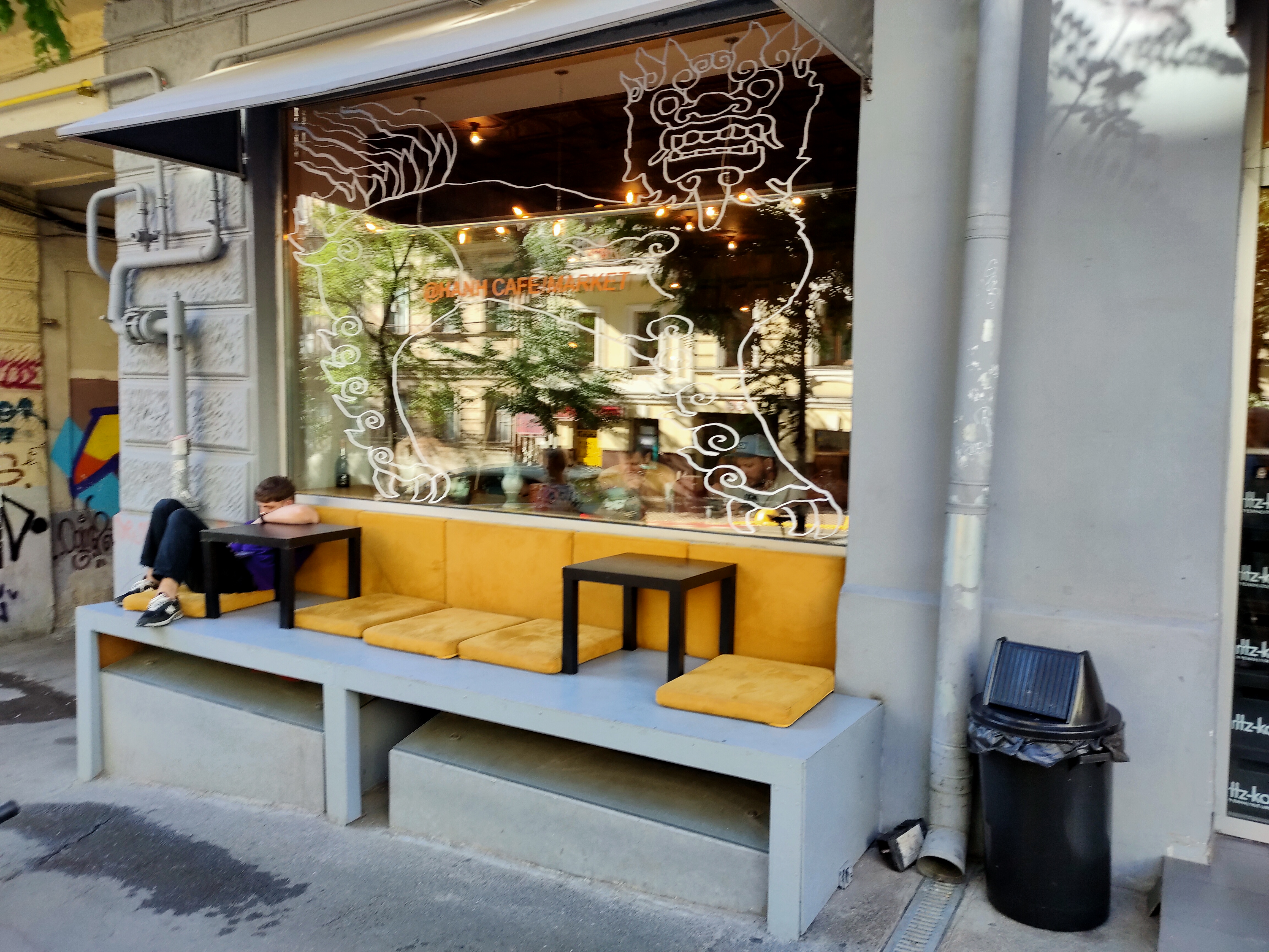 HANH cafe & market image 11