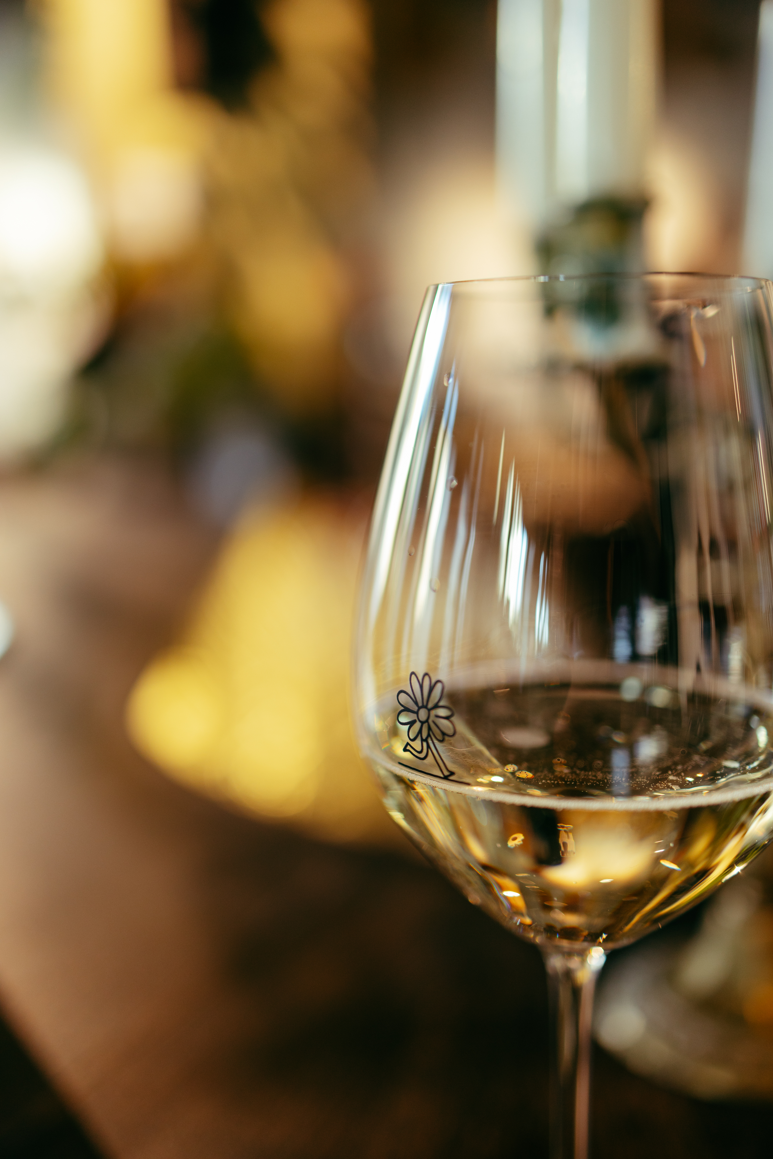 AVANGARDEN gallery and wine bar image 2