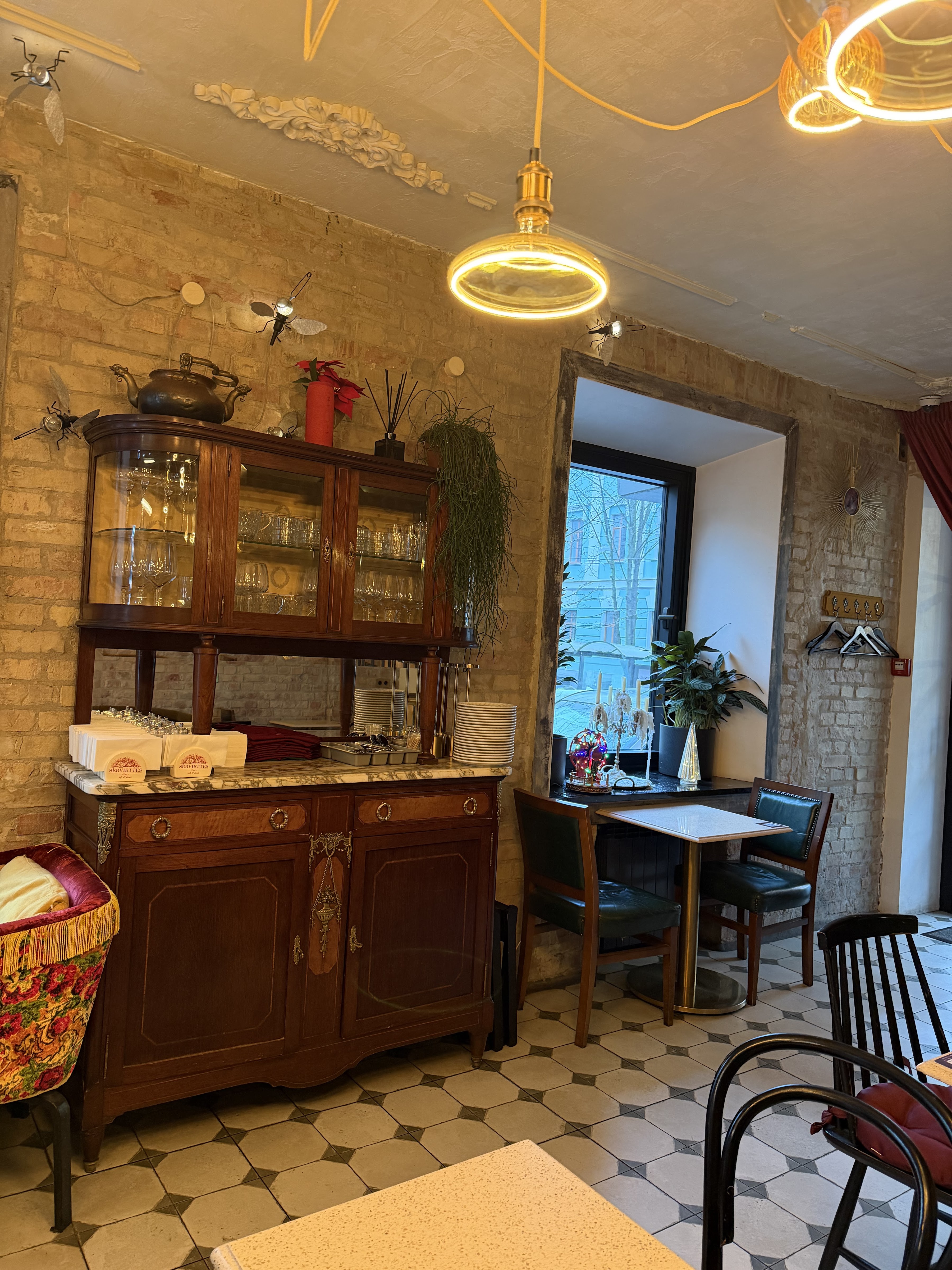 Madam bistro image 17