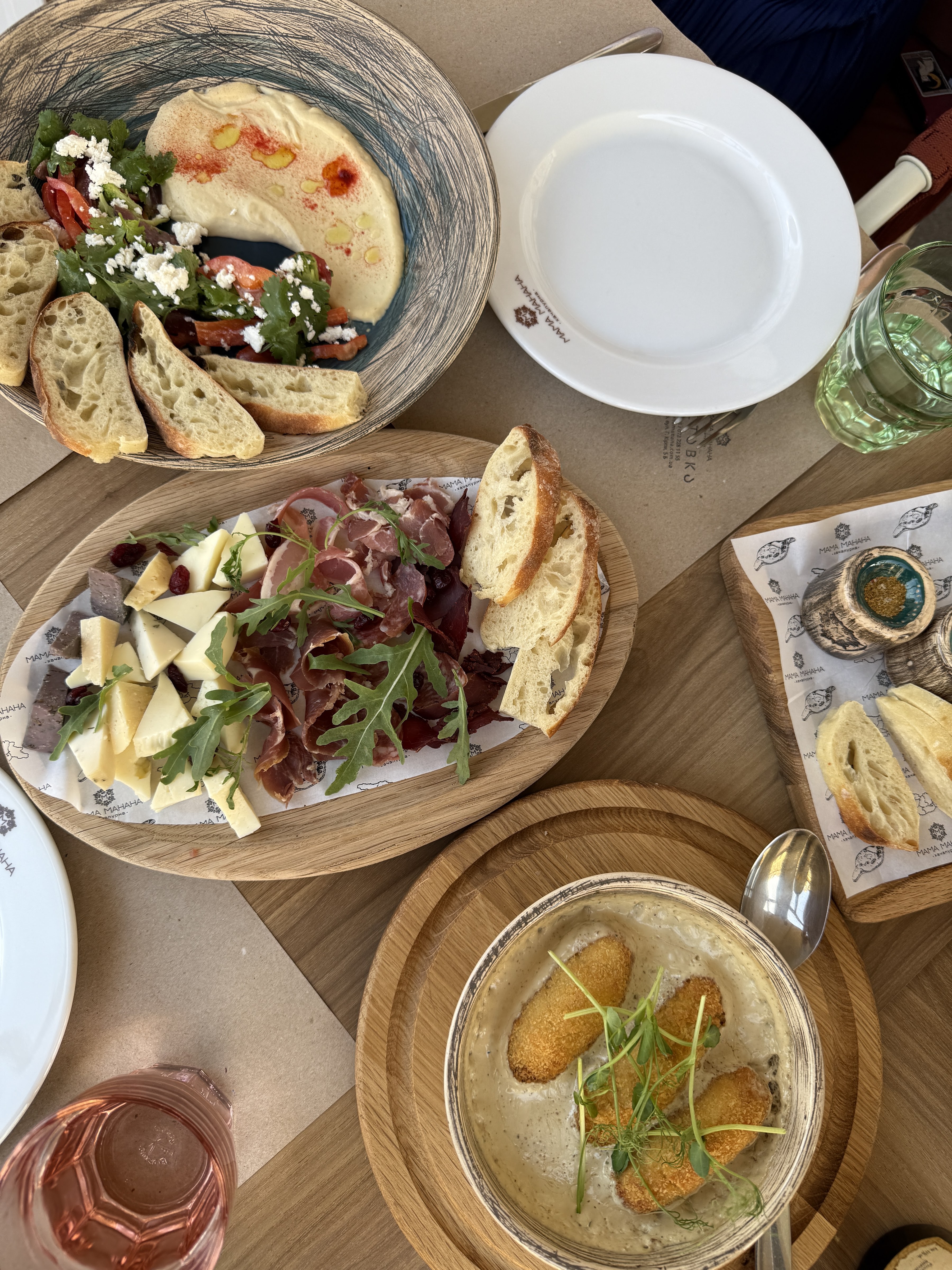 Mama Manana image 14