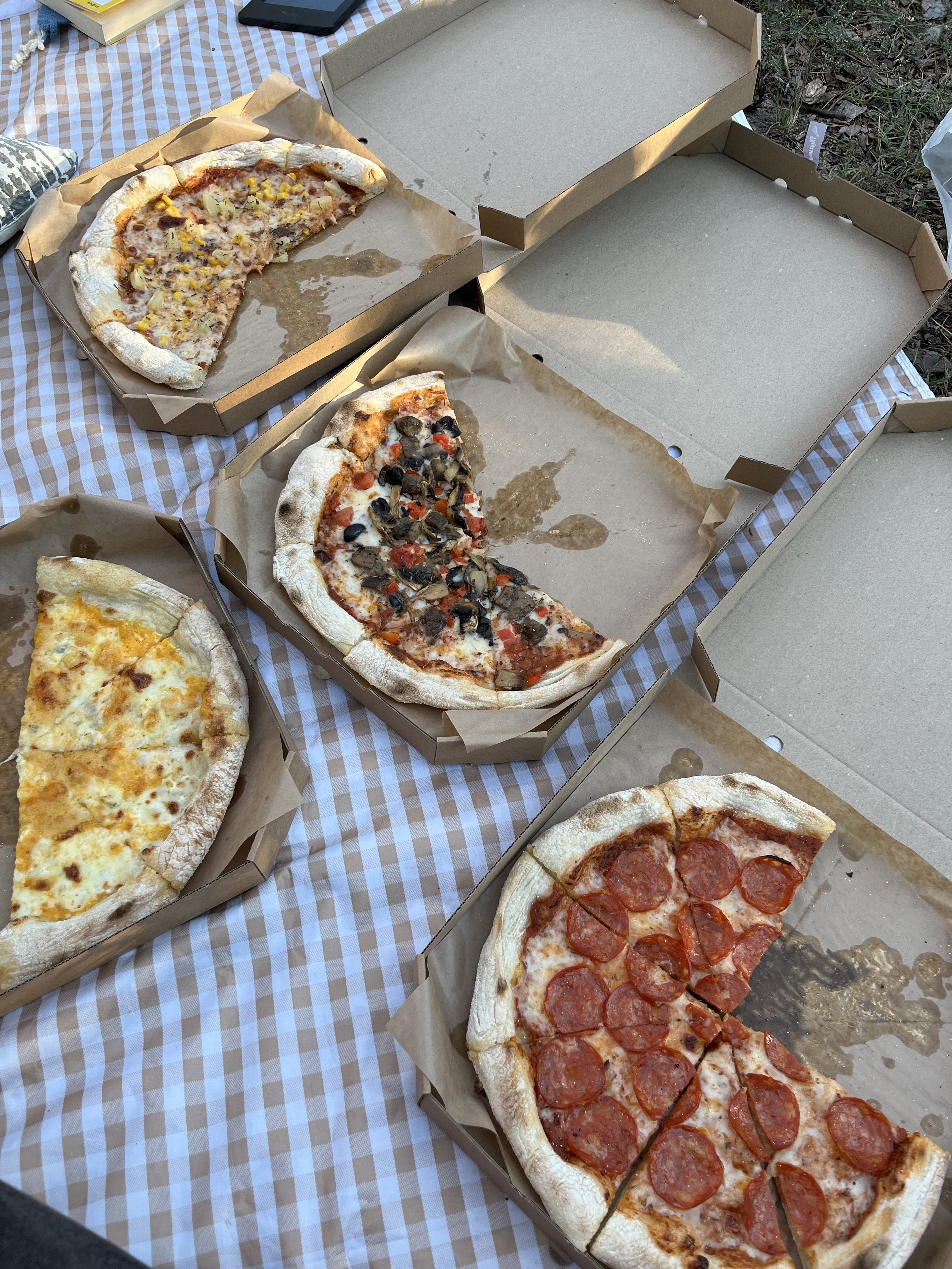 Піцаманка - смачна неаполітанська піца на камені. Піца та піцерія Новобіличі. Пицца и пиццерия Новобеличи. image 19