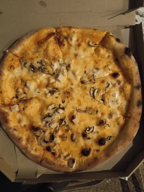 Pizza box image 3