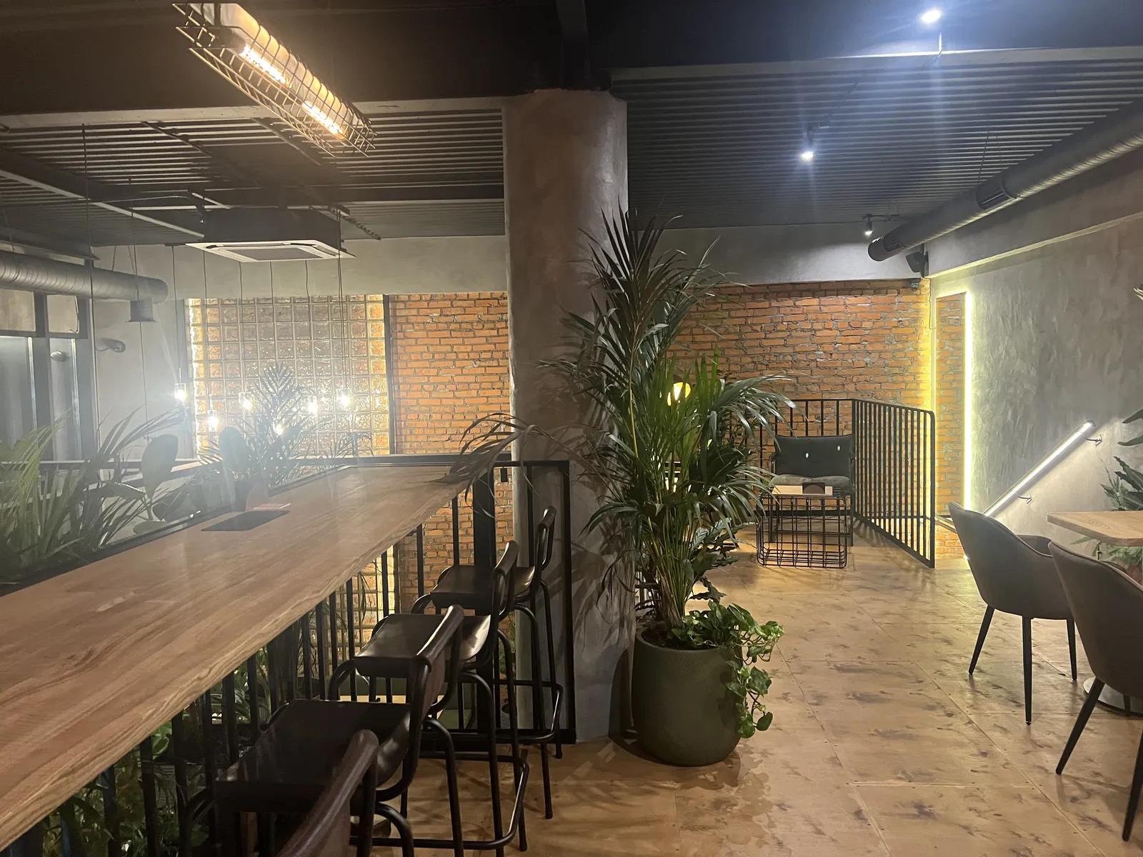 rise • café image 15