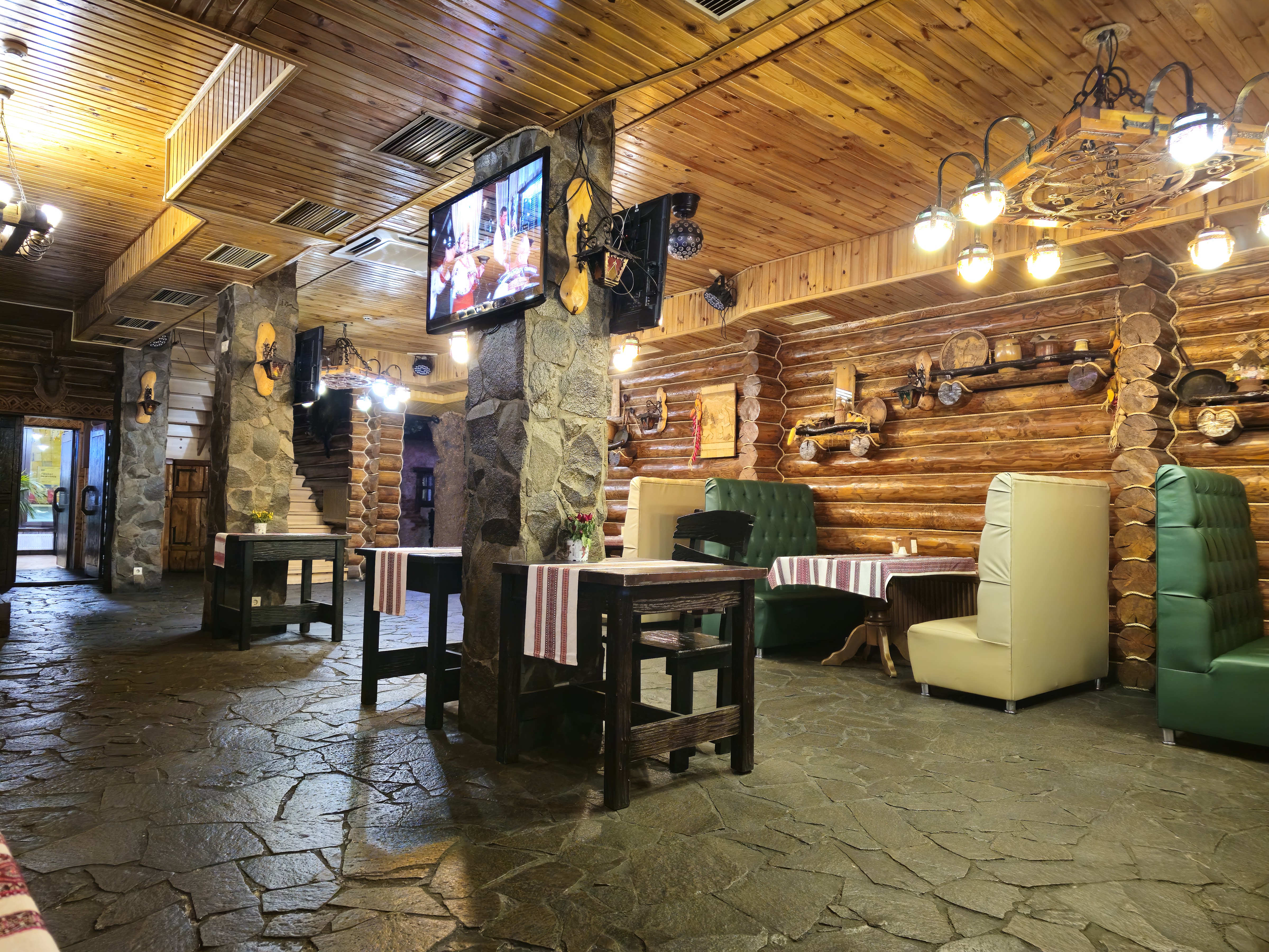 Zakarpat·sʹka Kolyba image 13