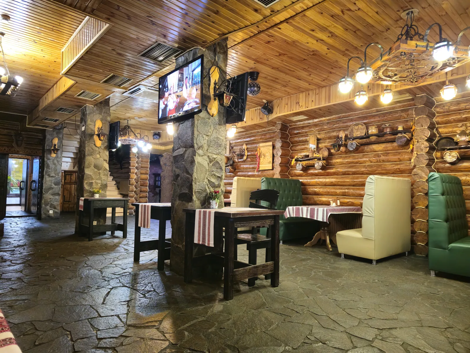 Zakarpat·sʹka Kolyba image 13