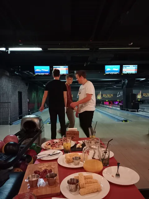 Караоке-боулінг клуб Bowling SkyMall image 8
