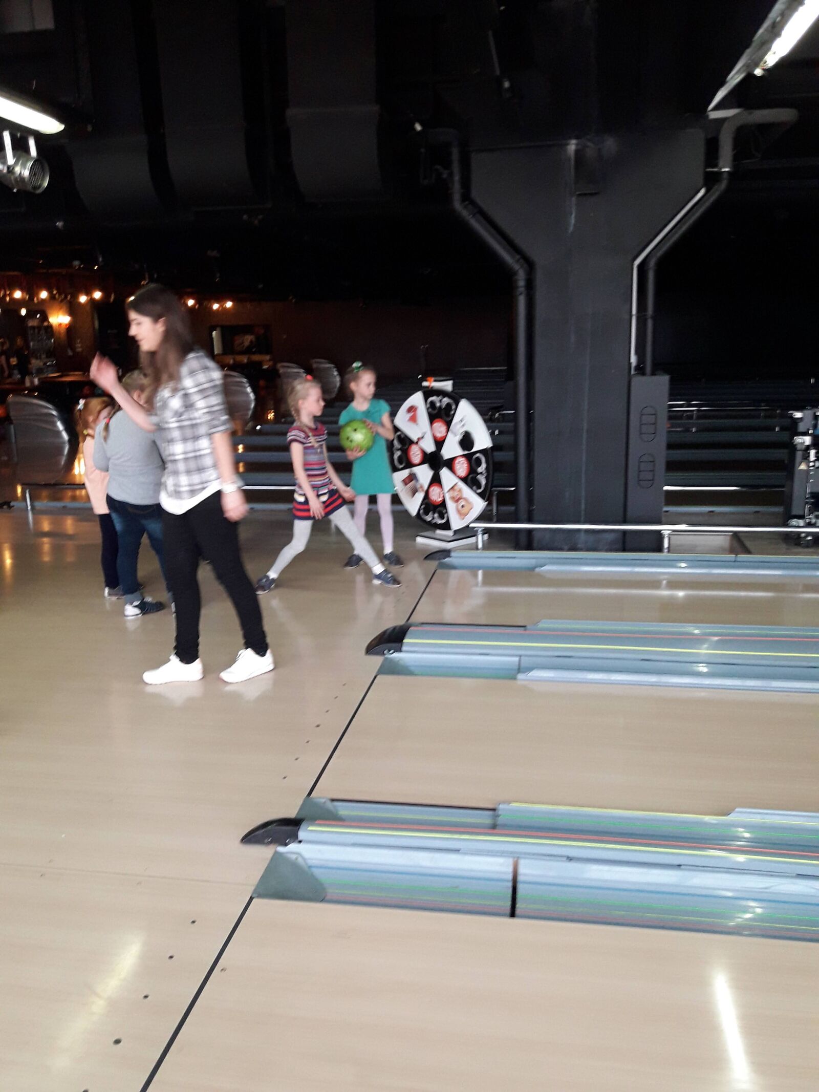 Караоке-боулінг клуб Bowling SkyMall image 9