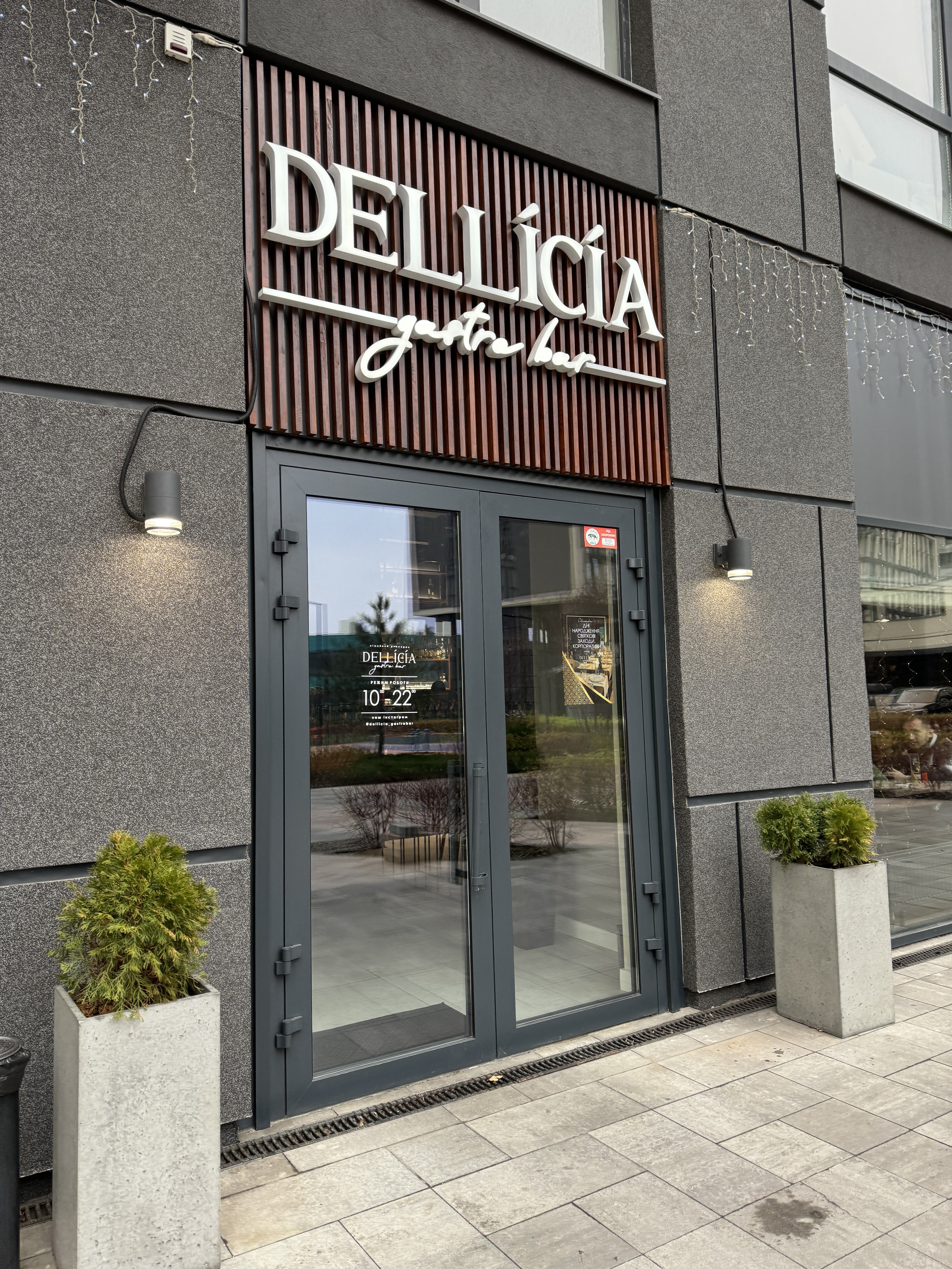 DELLÍCÍA Gastro Bar image 11
