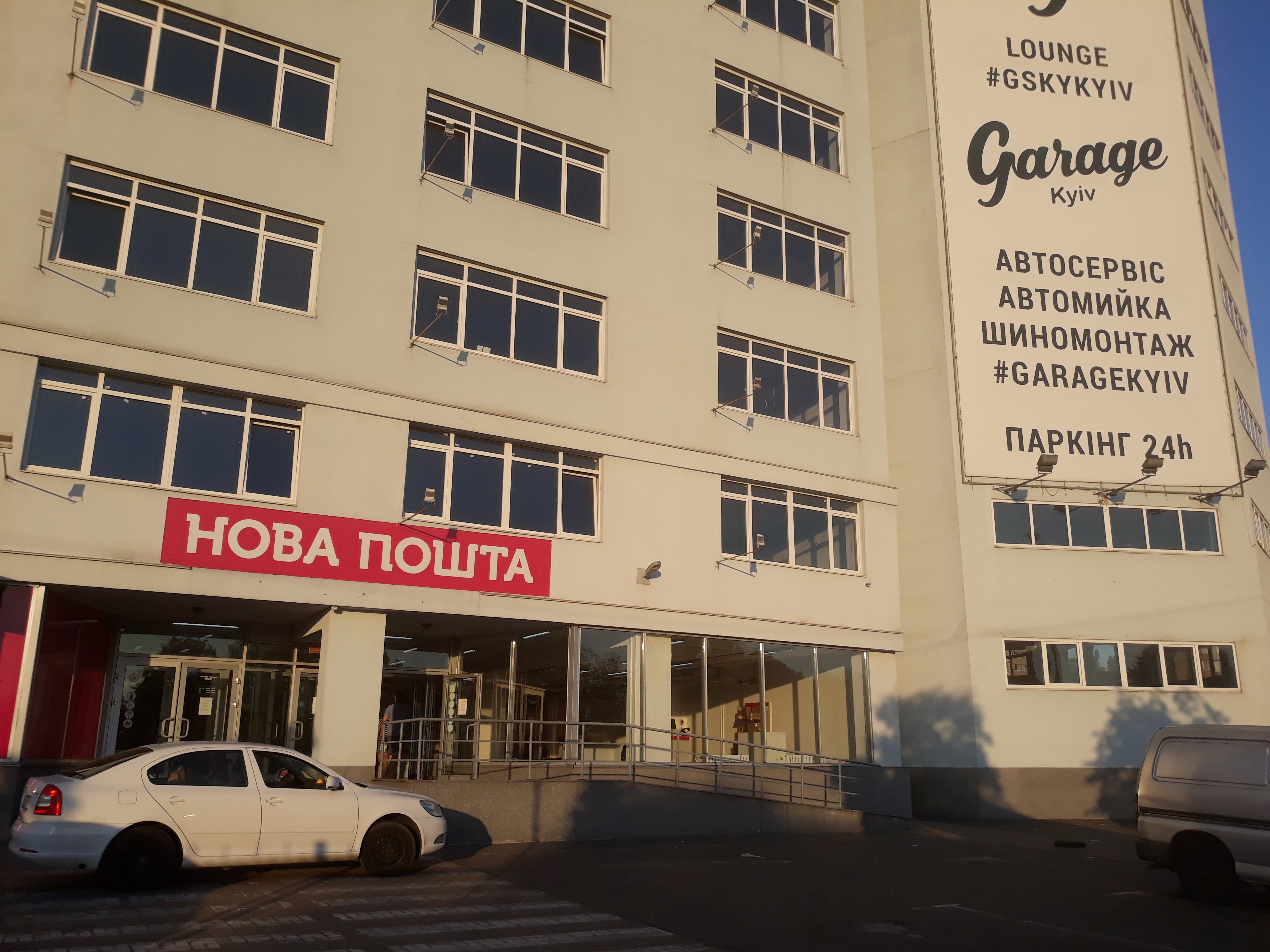 G-Sky Lounge & Karaoke & Roof Terrace image 17