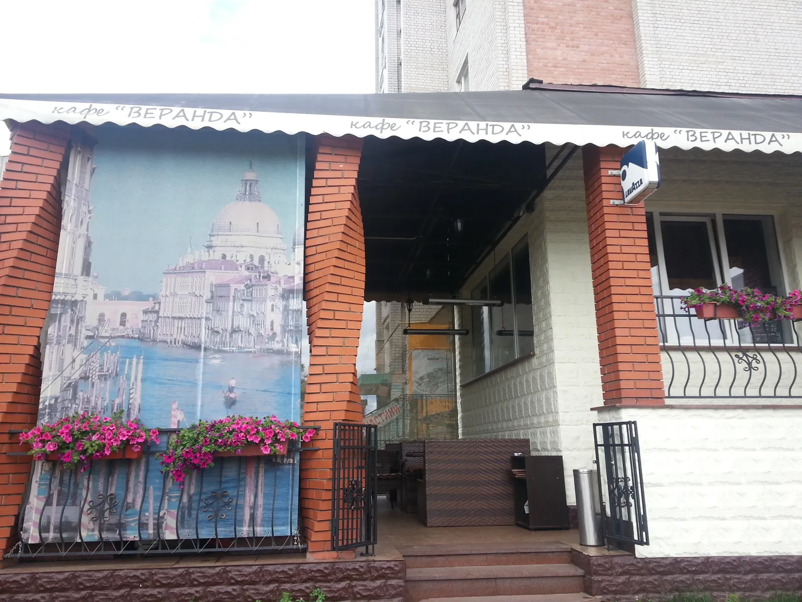 Veranda image 14