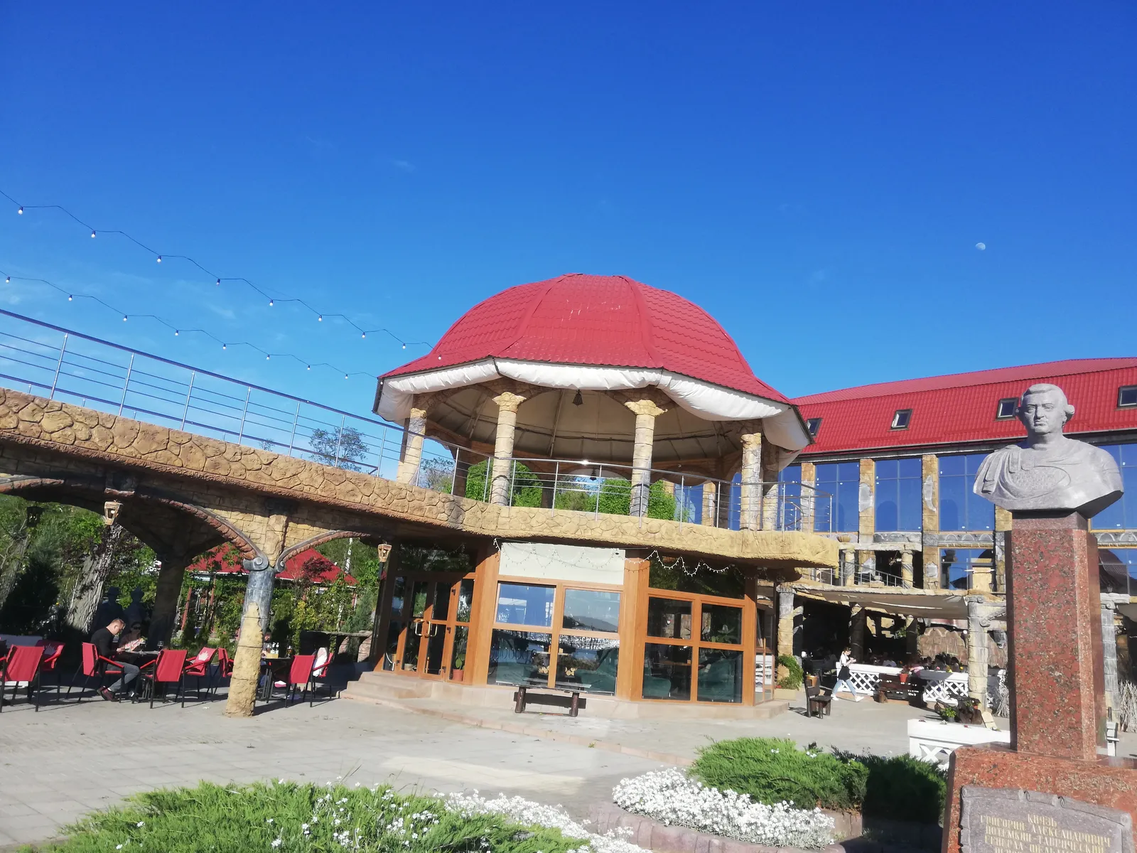 Yacht Club image 10