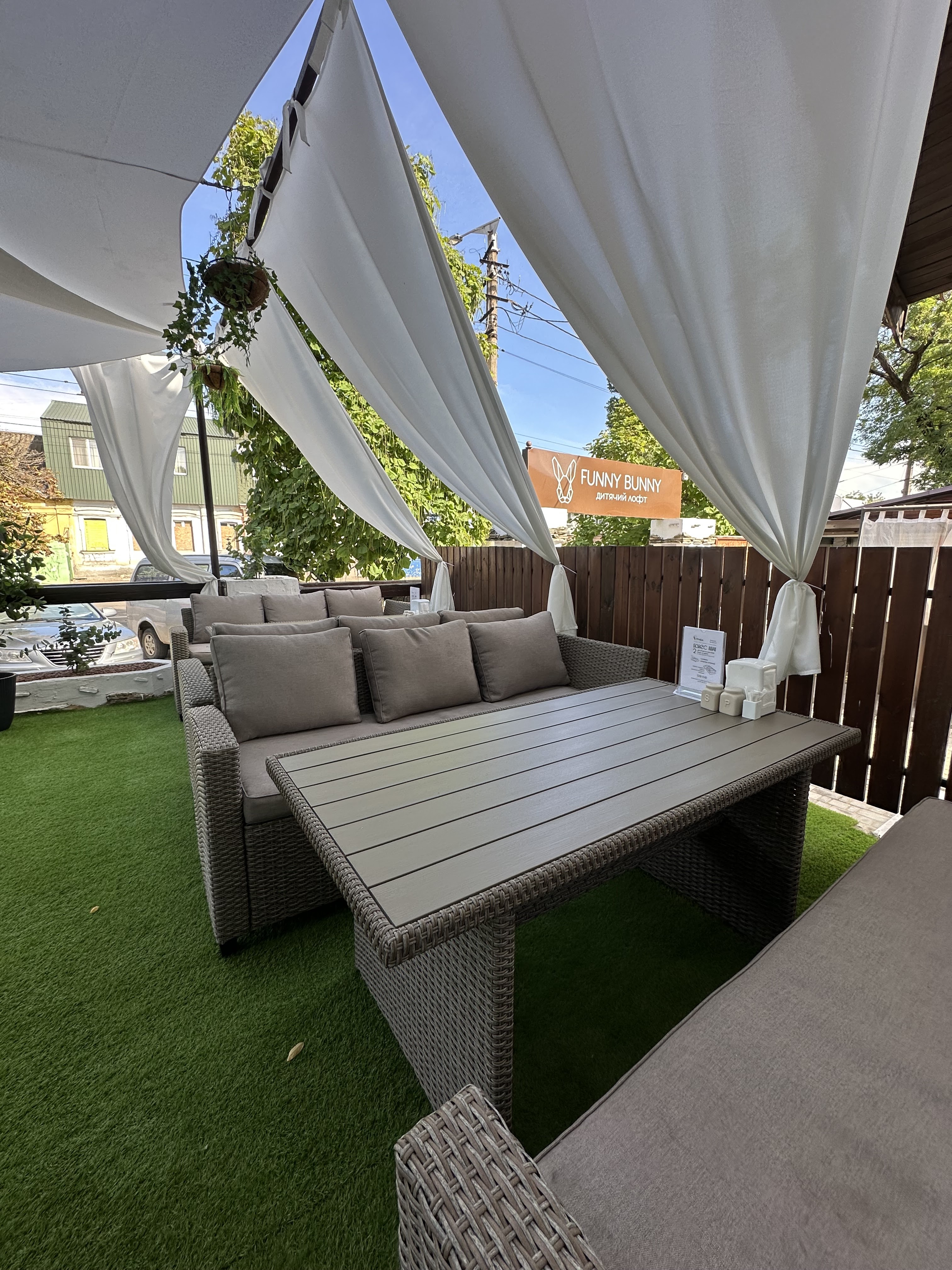 Griva art party bar image 3