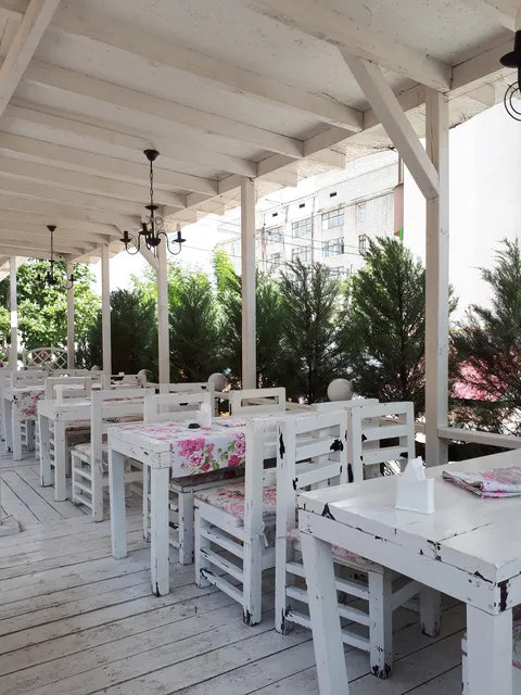 Veranda image 8