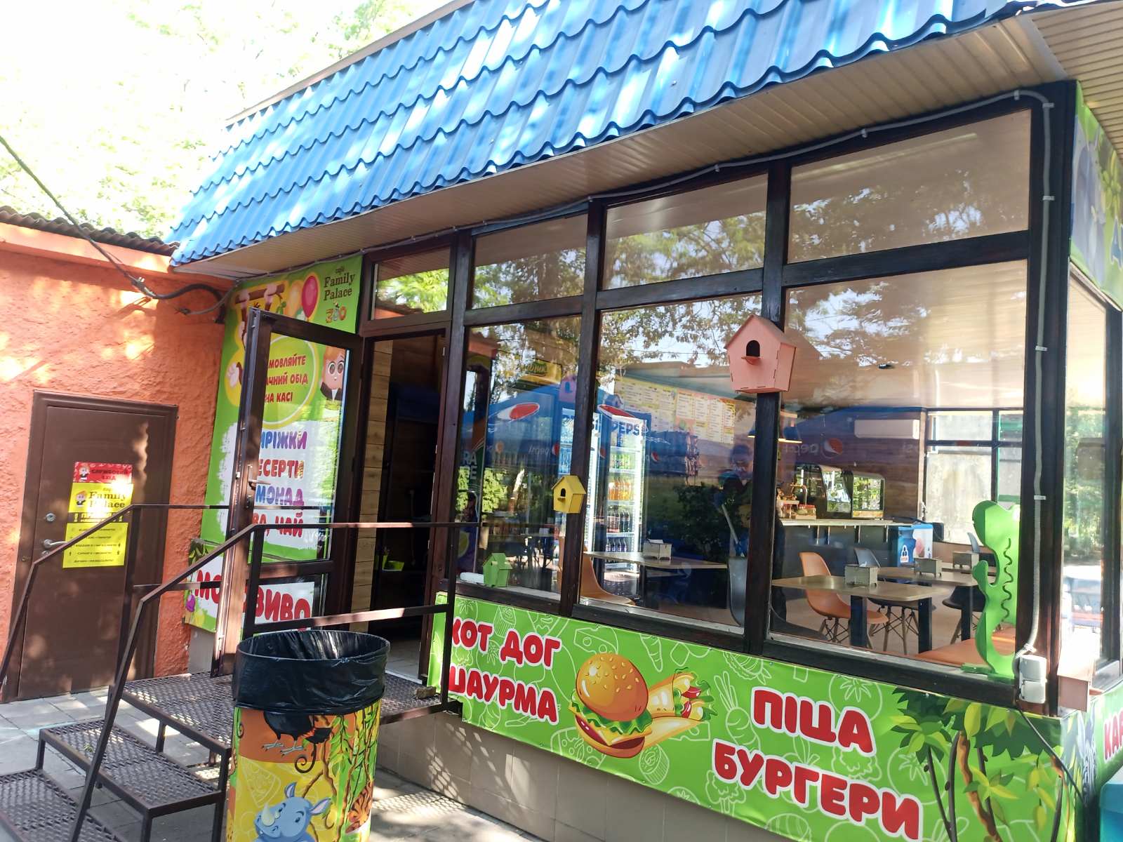 FAMILY PALACE zoo. Сімейне кафе в Миколаївському зоопарку image 1