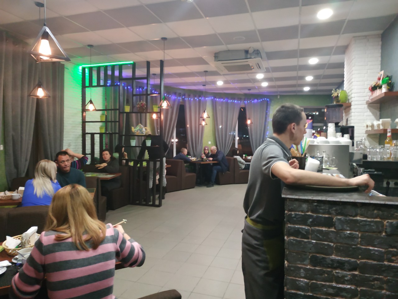 KIWI cafe & lounge image 2