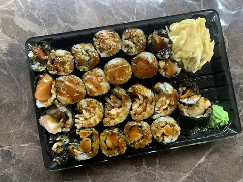Sushi box image 4