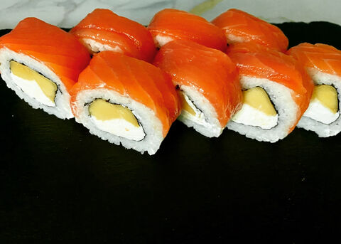 Sushi House image 4