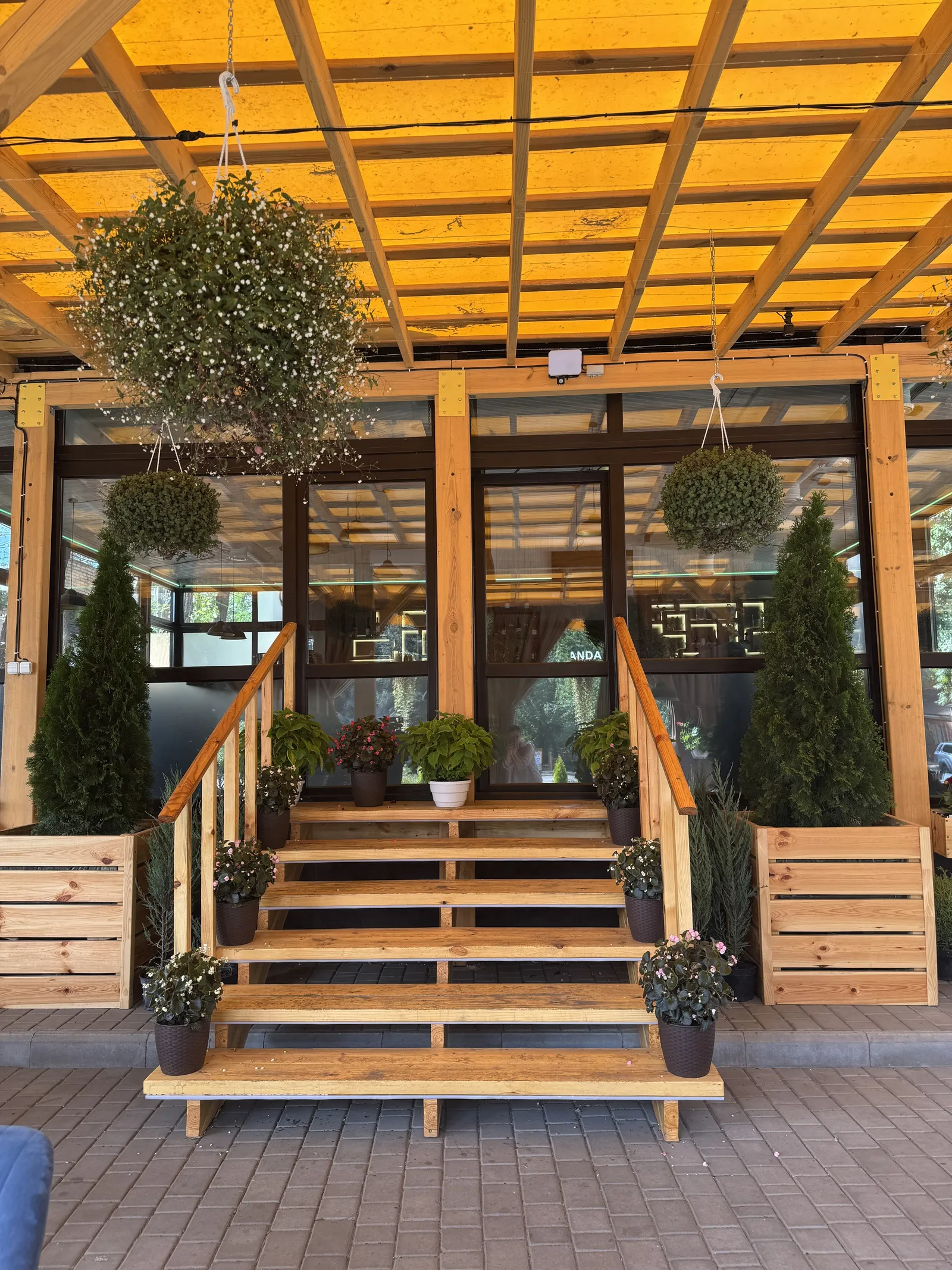 Veranda Eats&Drinks image 1