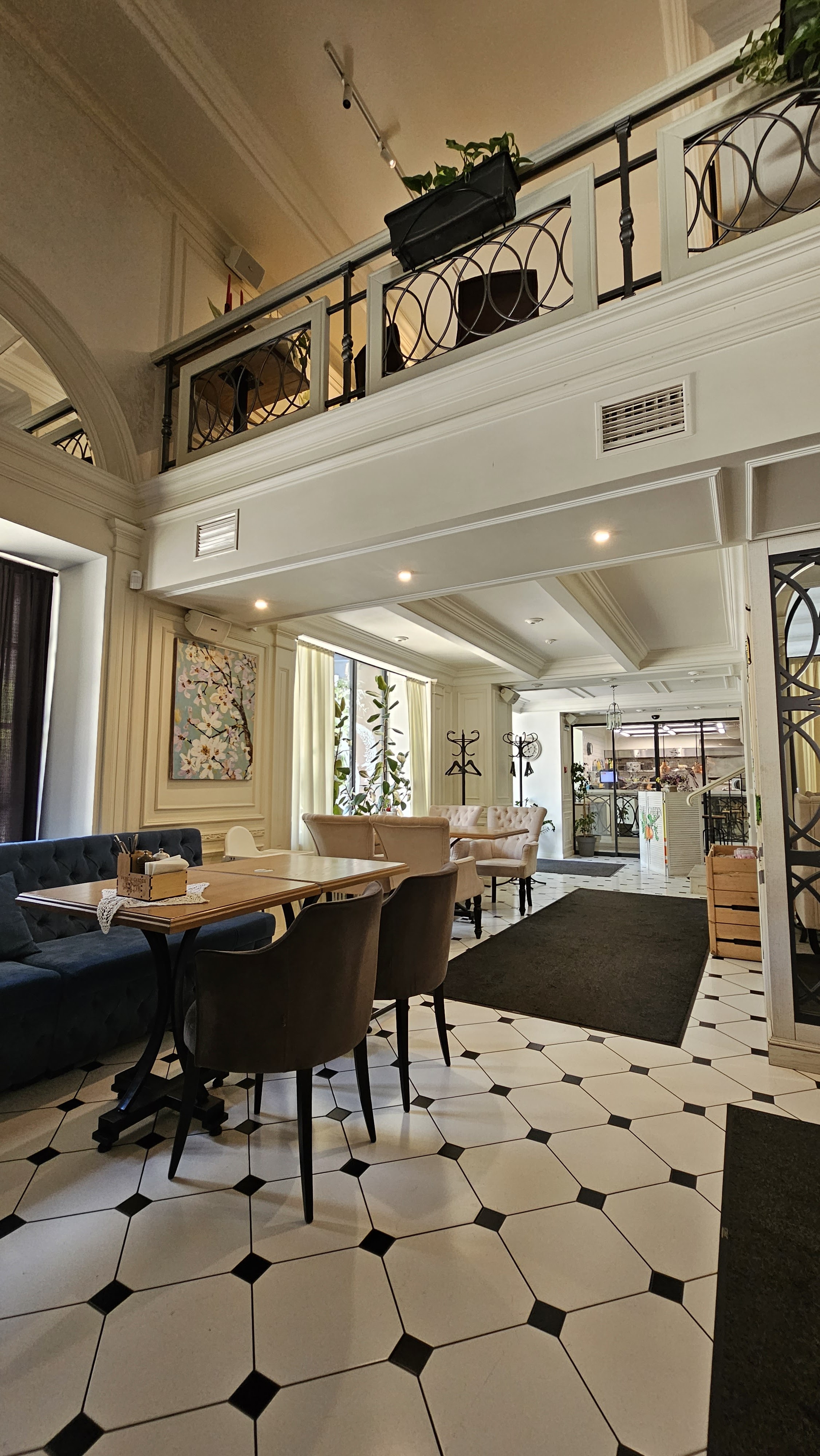 Familia Garden image 3