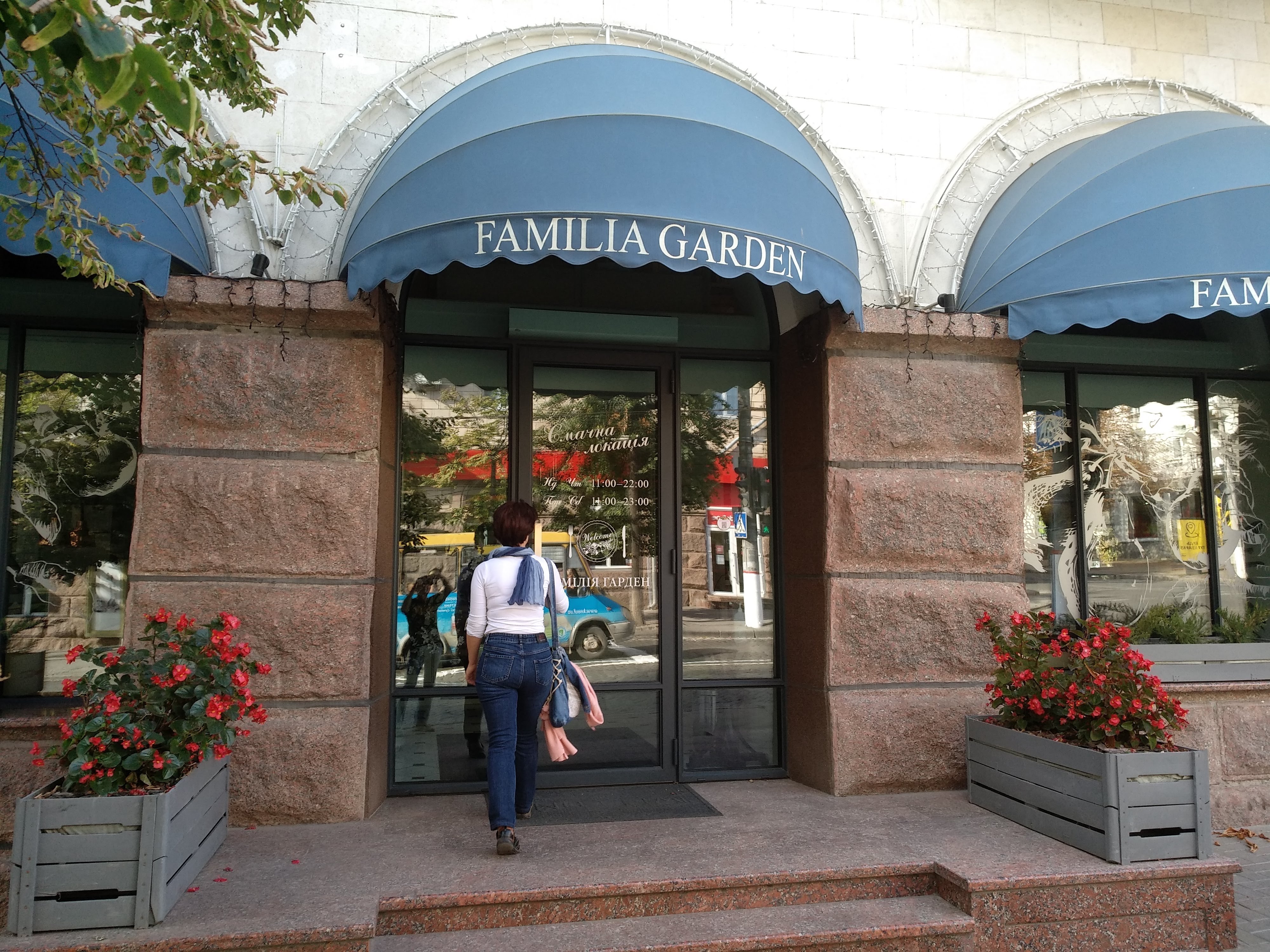 Familia Garden image 5