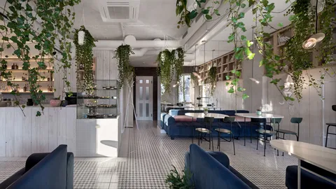Garden resto bar image 1
