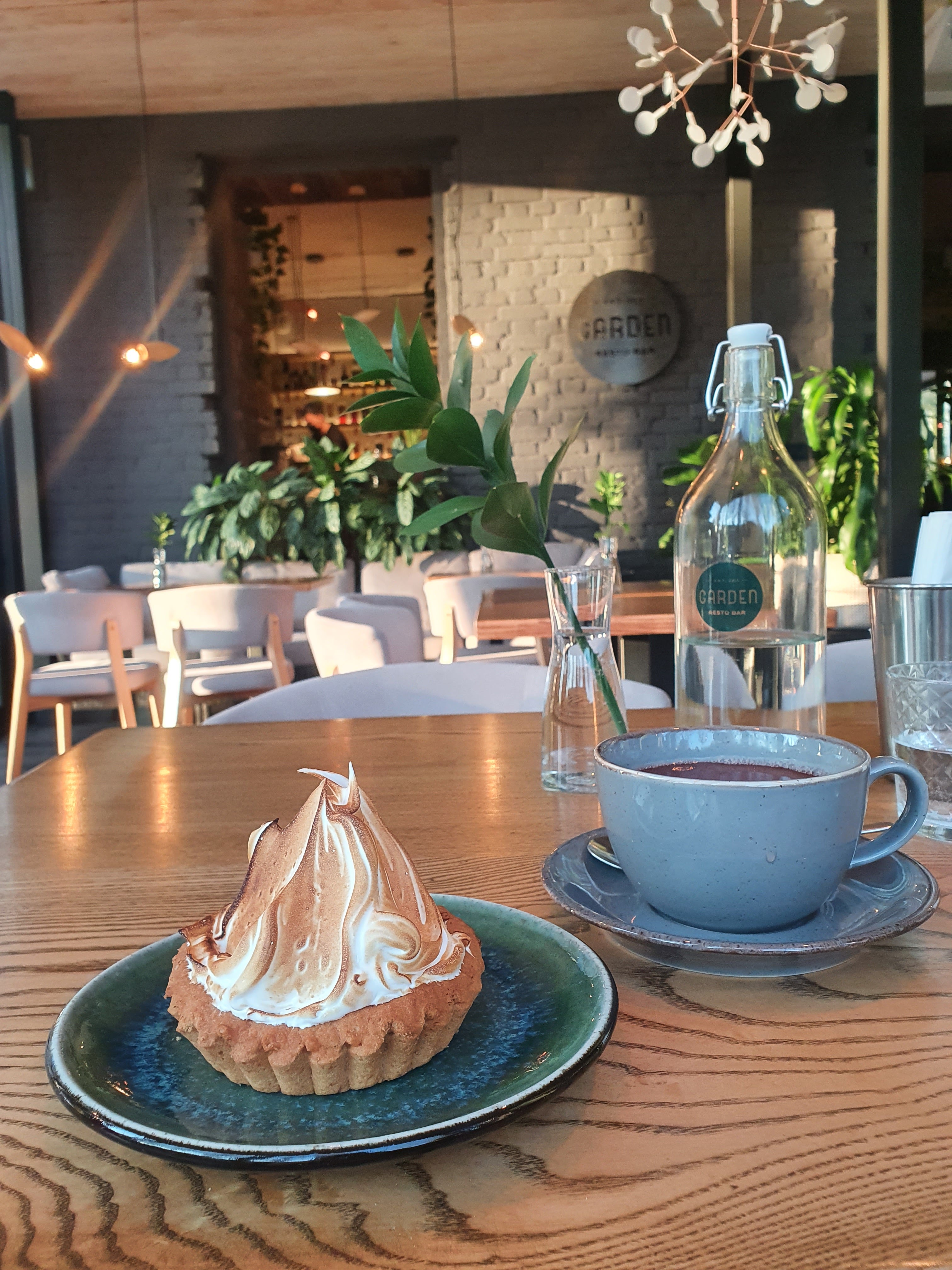 Garden resto bar image 8