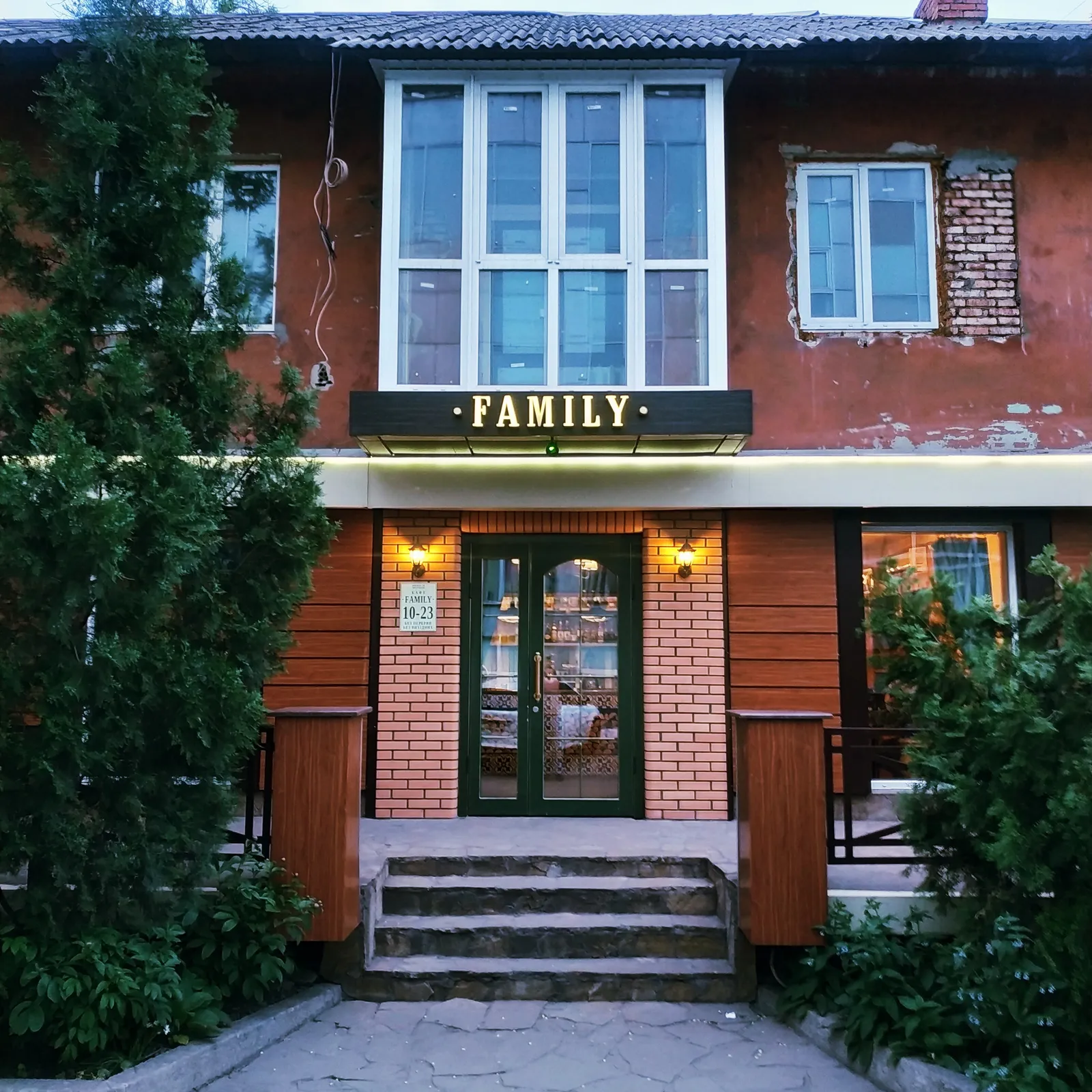Family cafe image 3