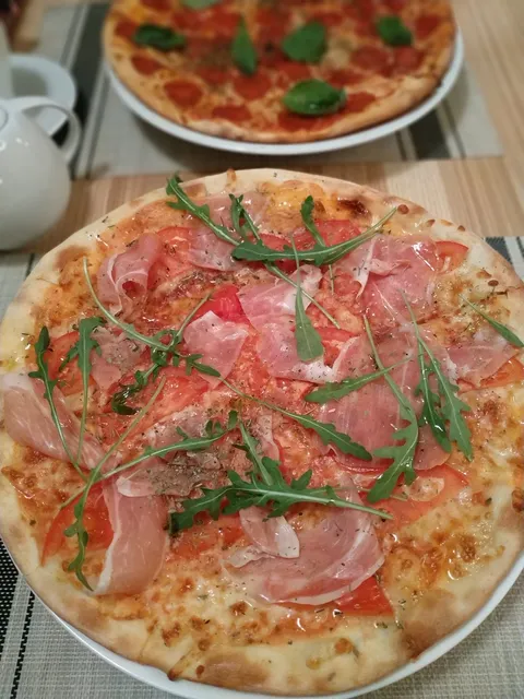 Family cafe image 7