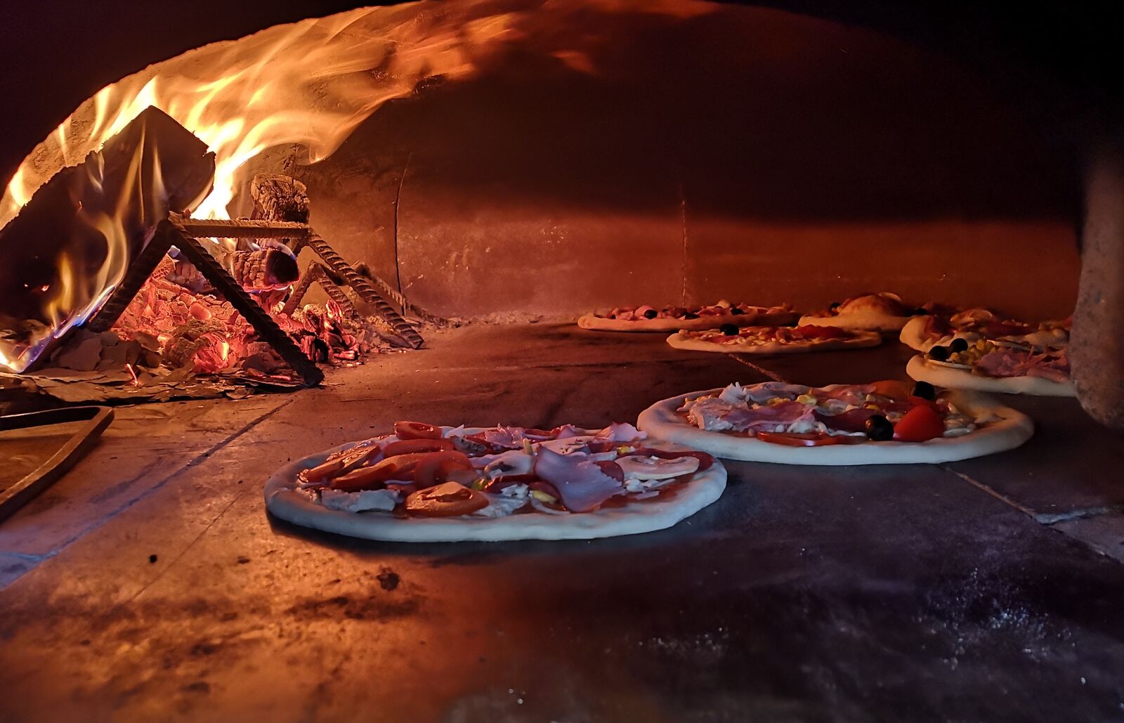 Grand pizza image 2