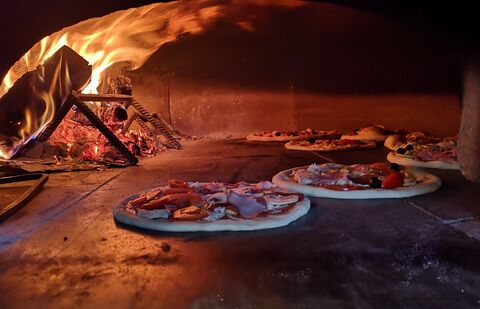 Grand pizza image 2