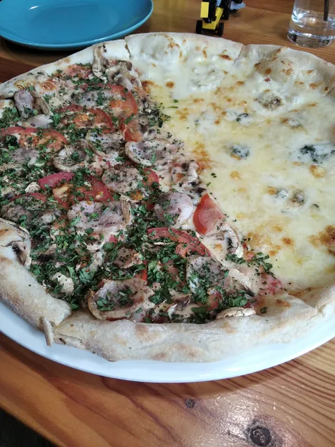 Grand pizza image 3