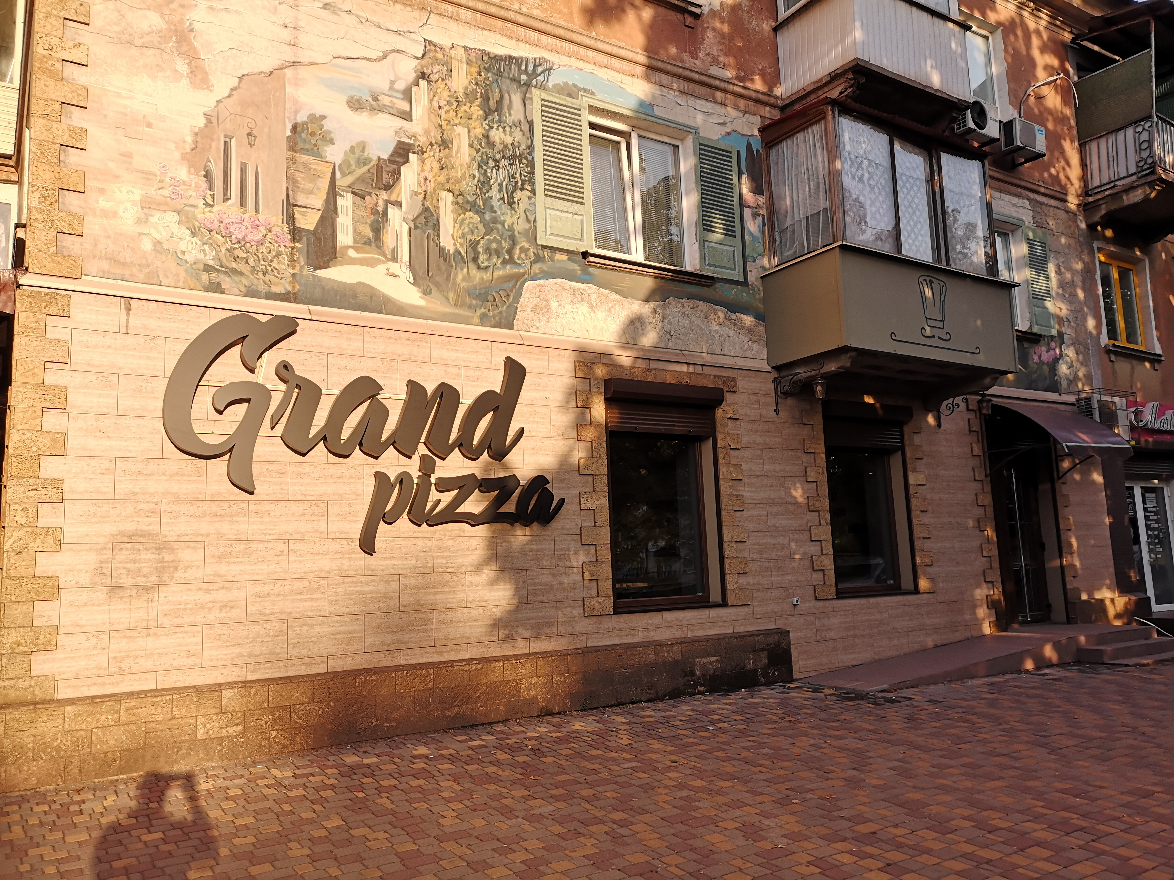 Grand pizza image 9