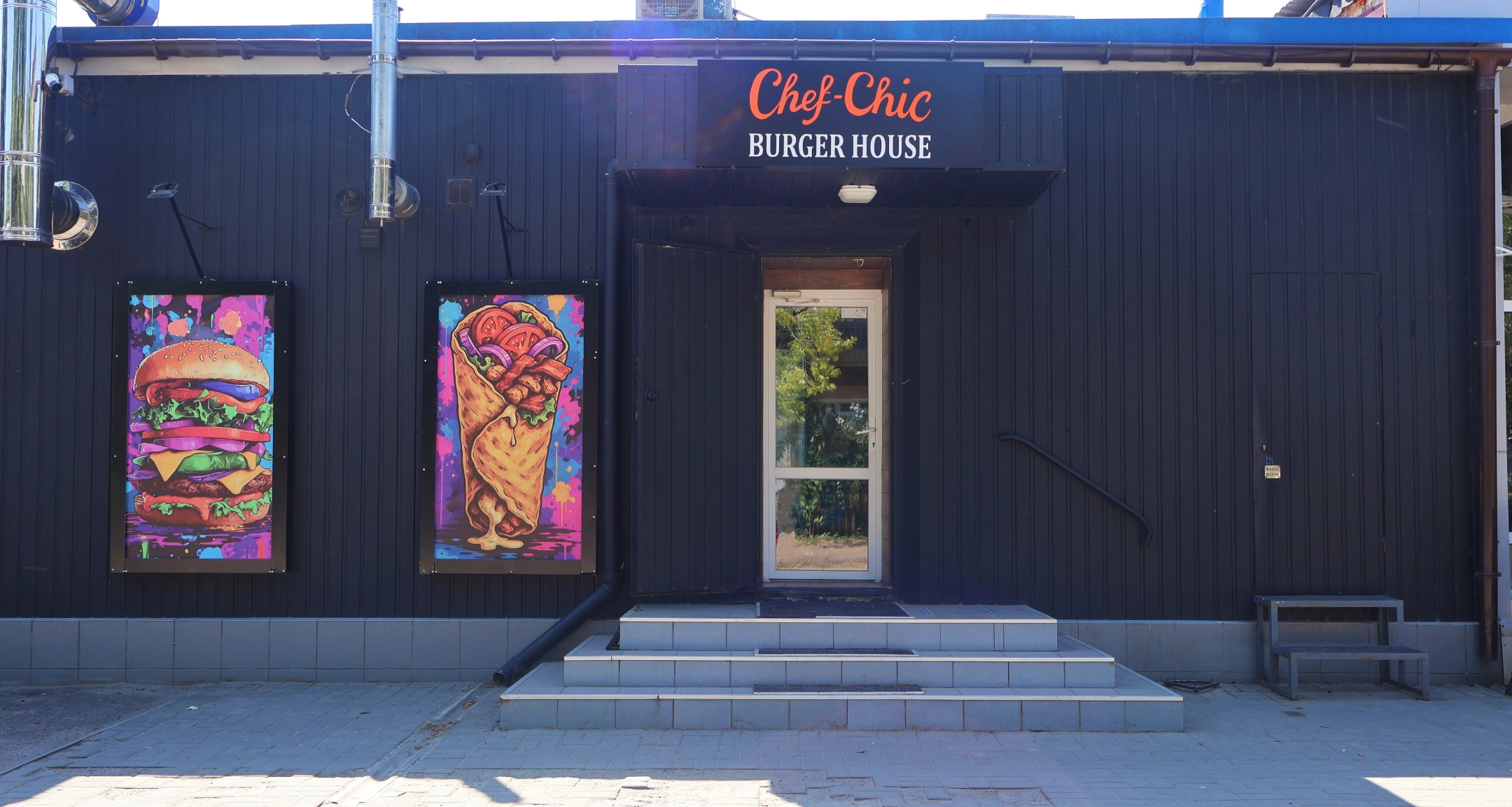 Chef-Chic Burger House image 4