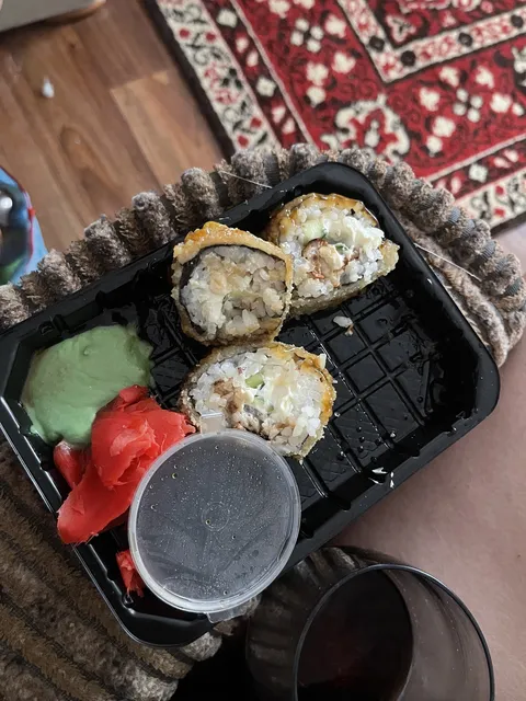 WoodHouse Burger and Sushi image 5