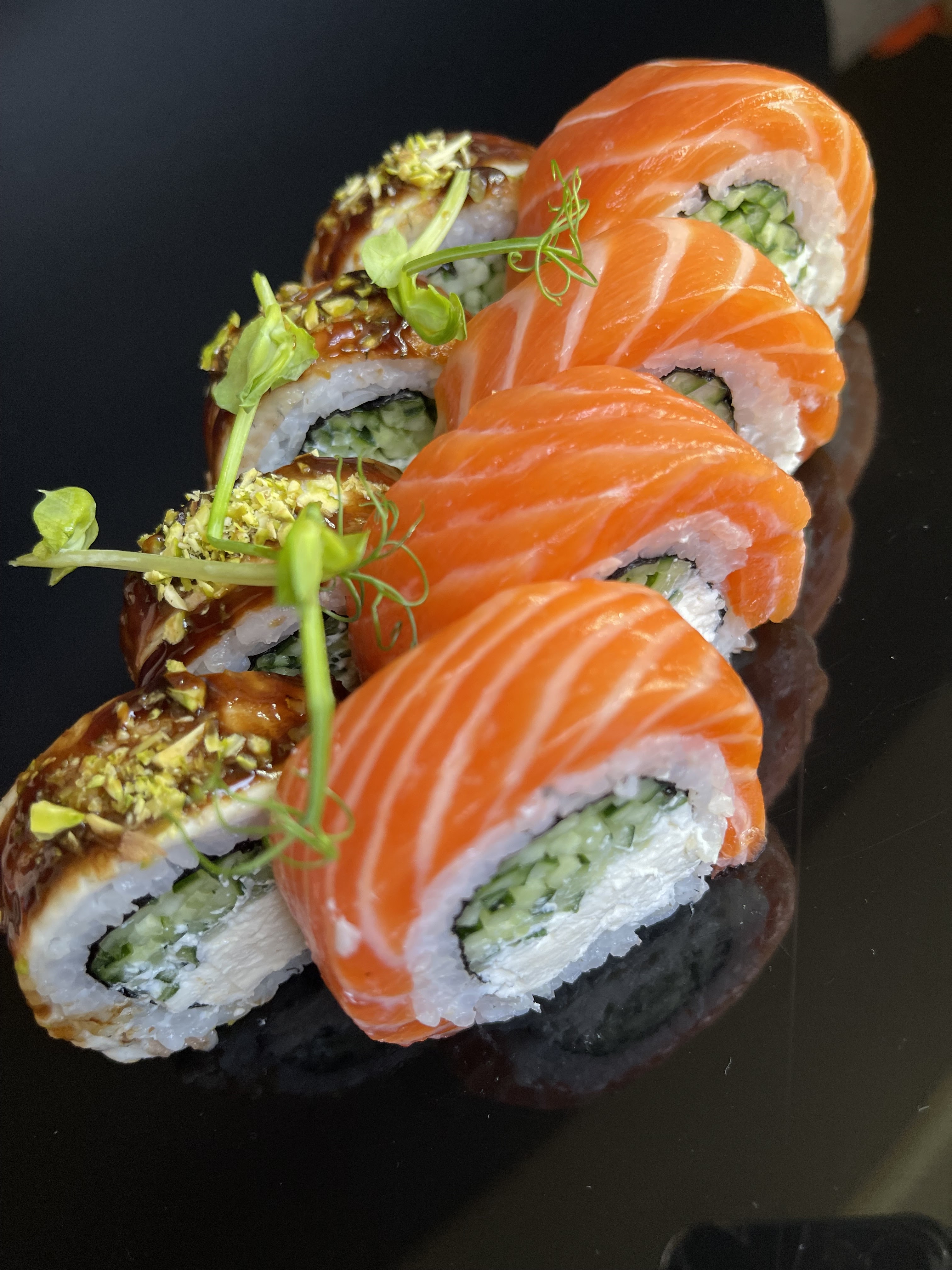 MOMENT sushi image 1