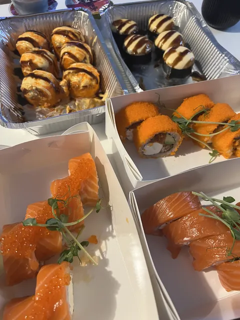 MOMENT sushi image 3