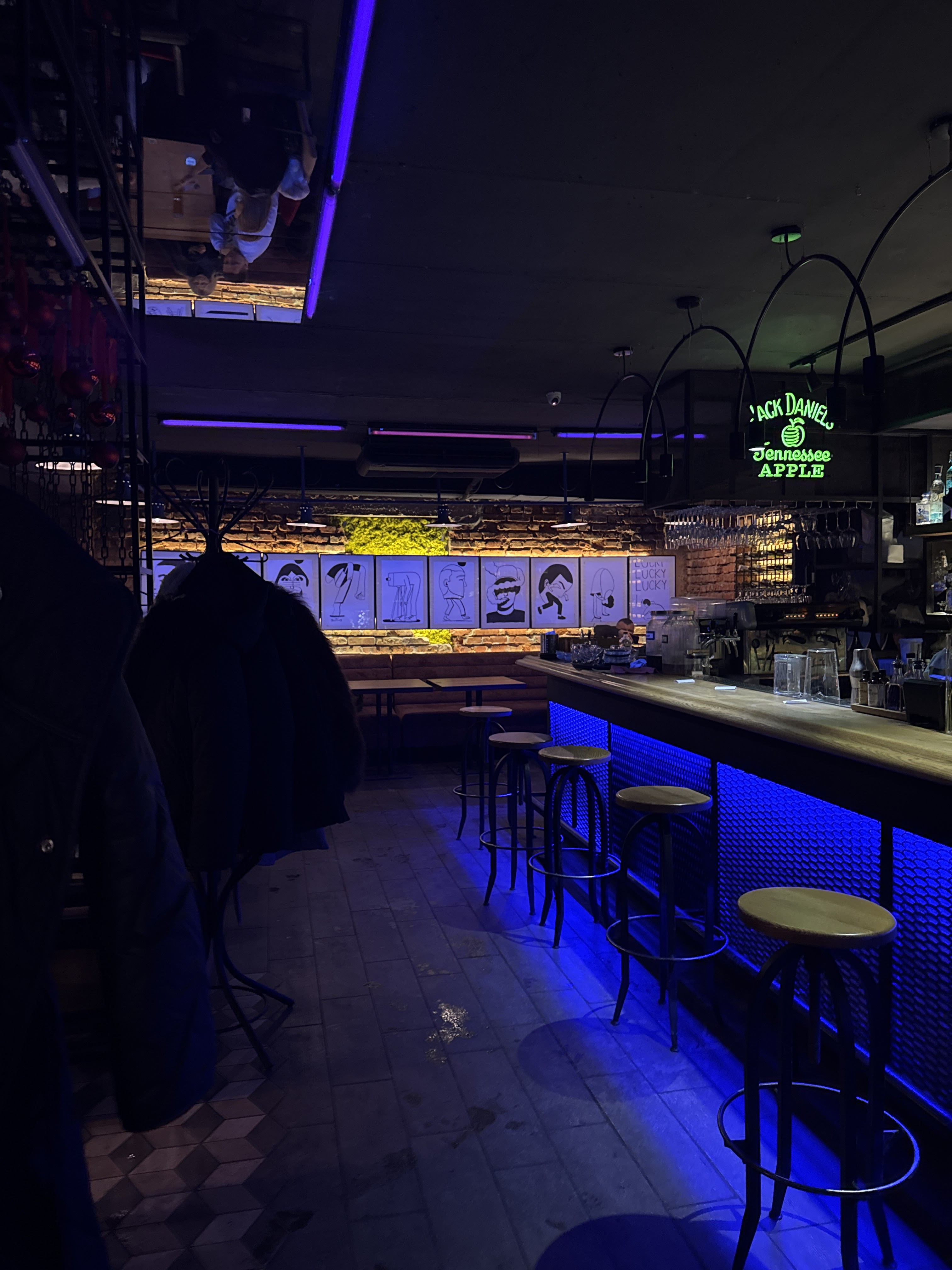 Bar Square 59 image 6