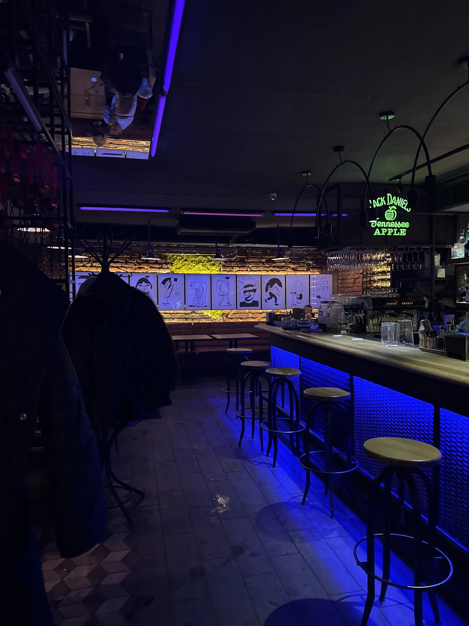 Bar Square 59 image 6