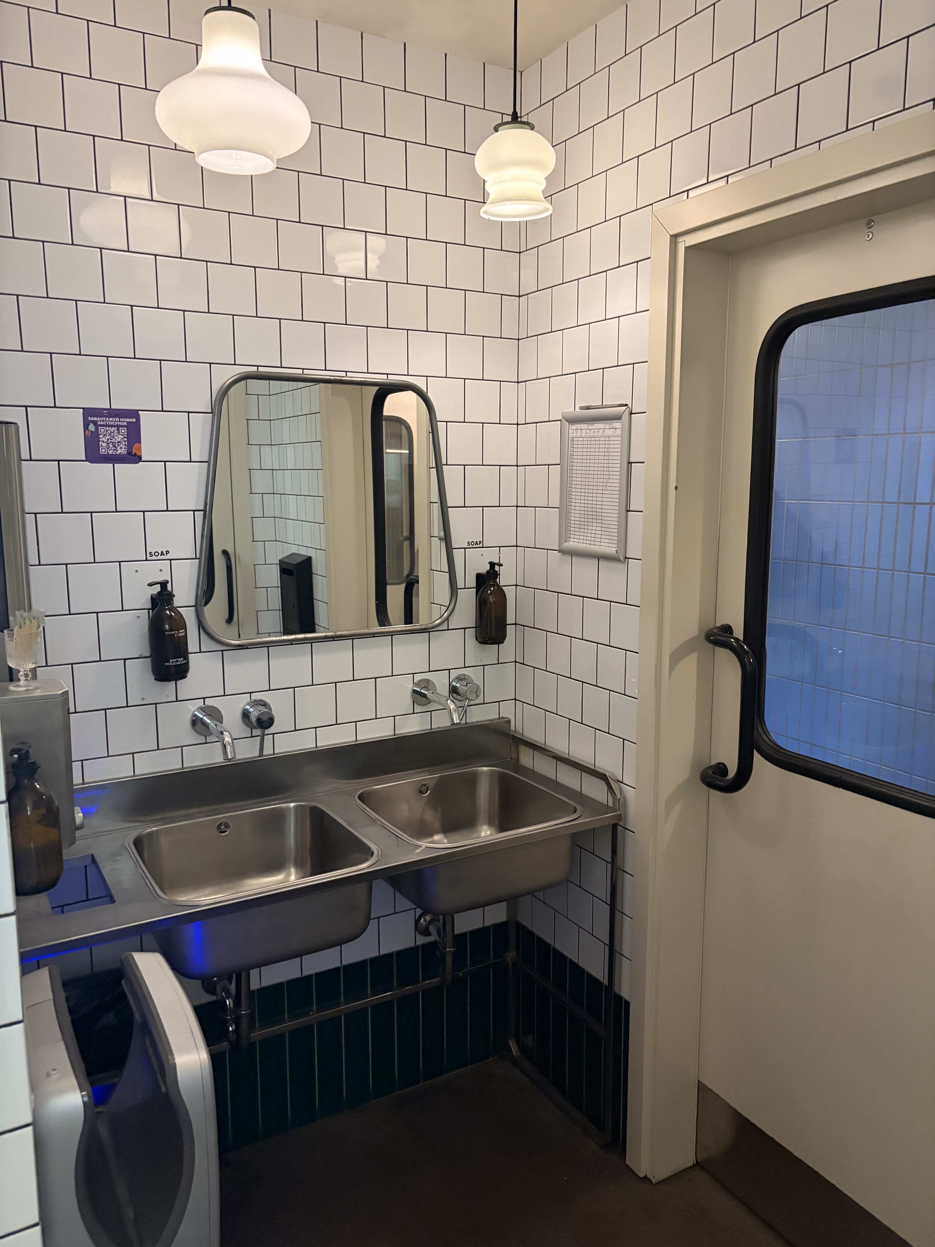 BROOKS eats & drinks image 9