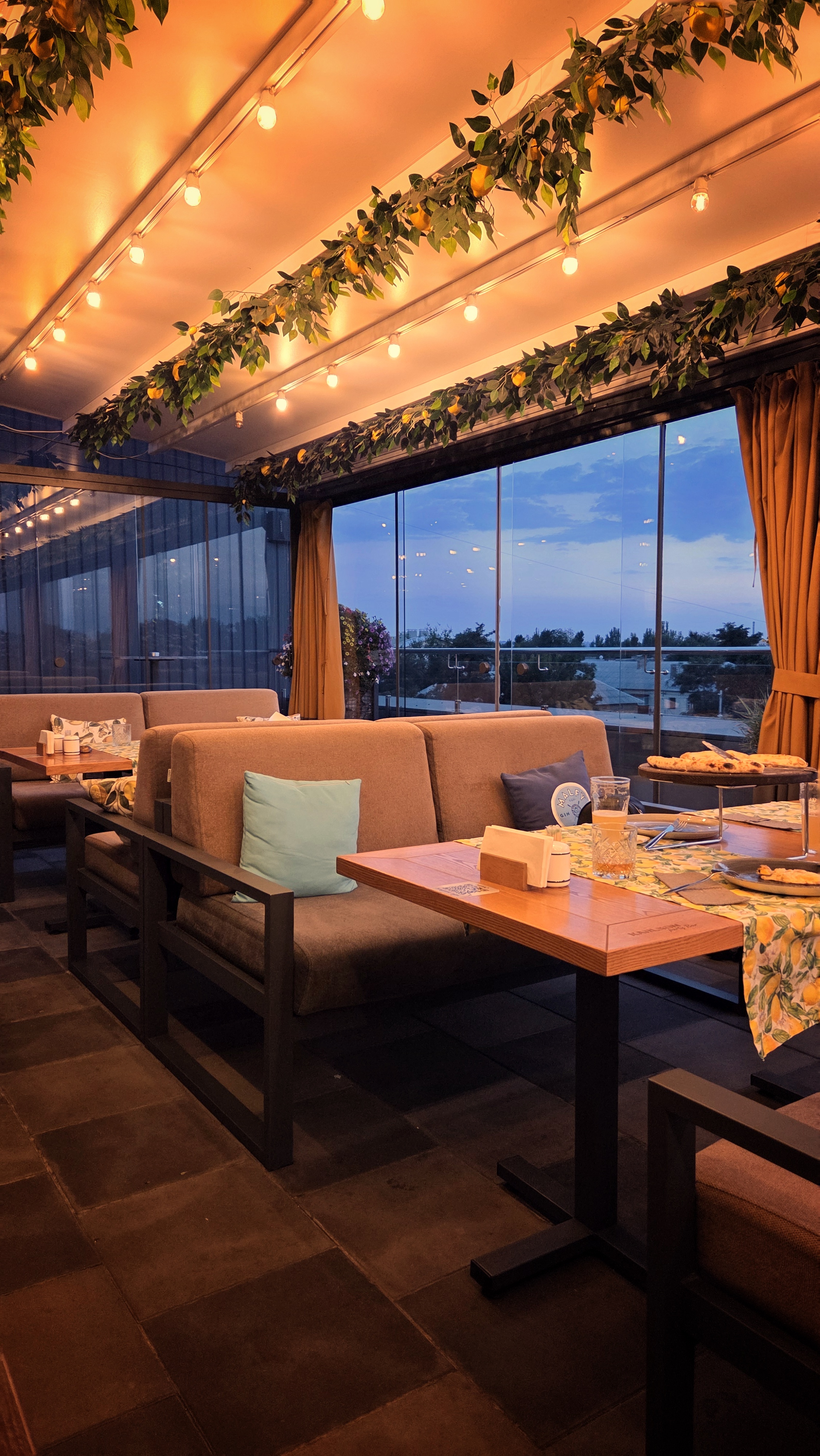 Karlson Party Bar image 8