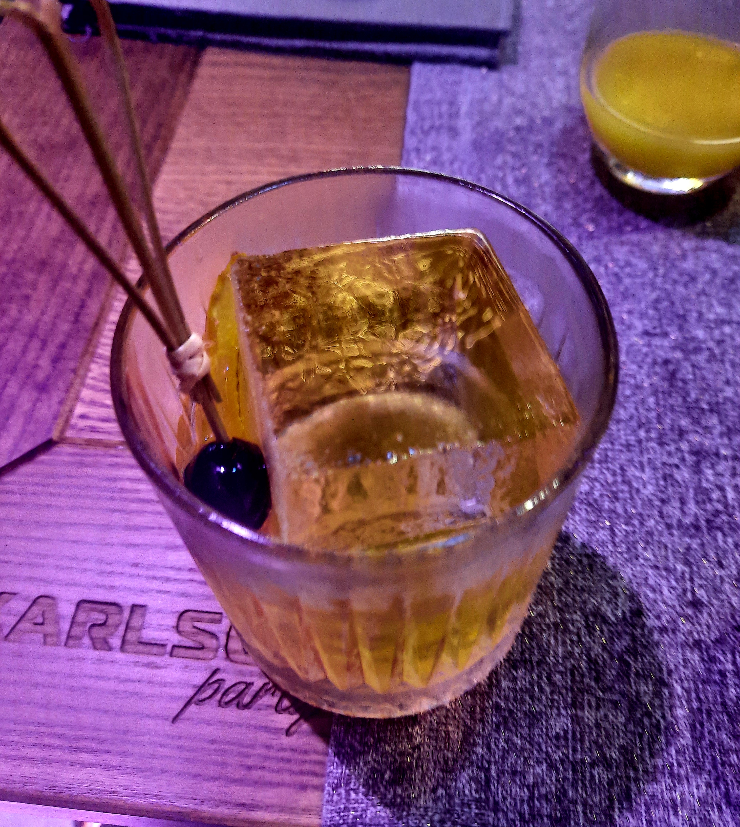 Karlson Party Bar image 10