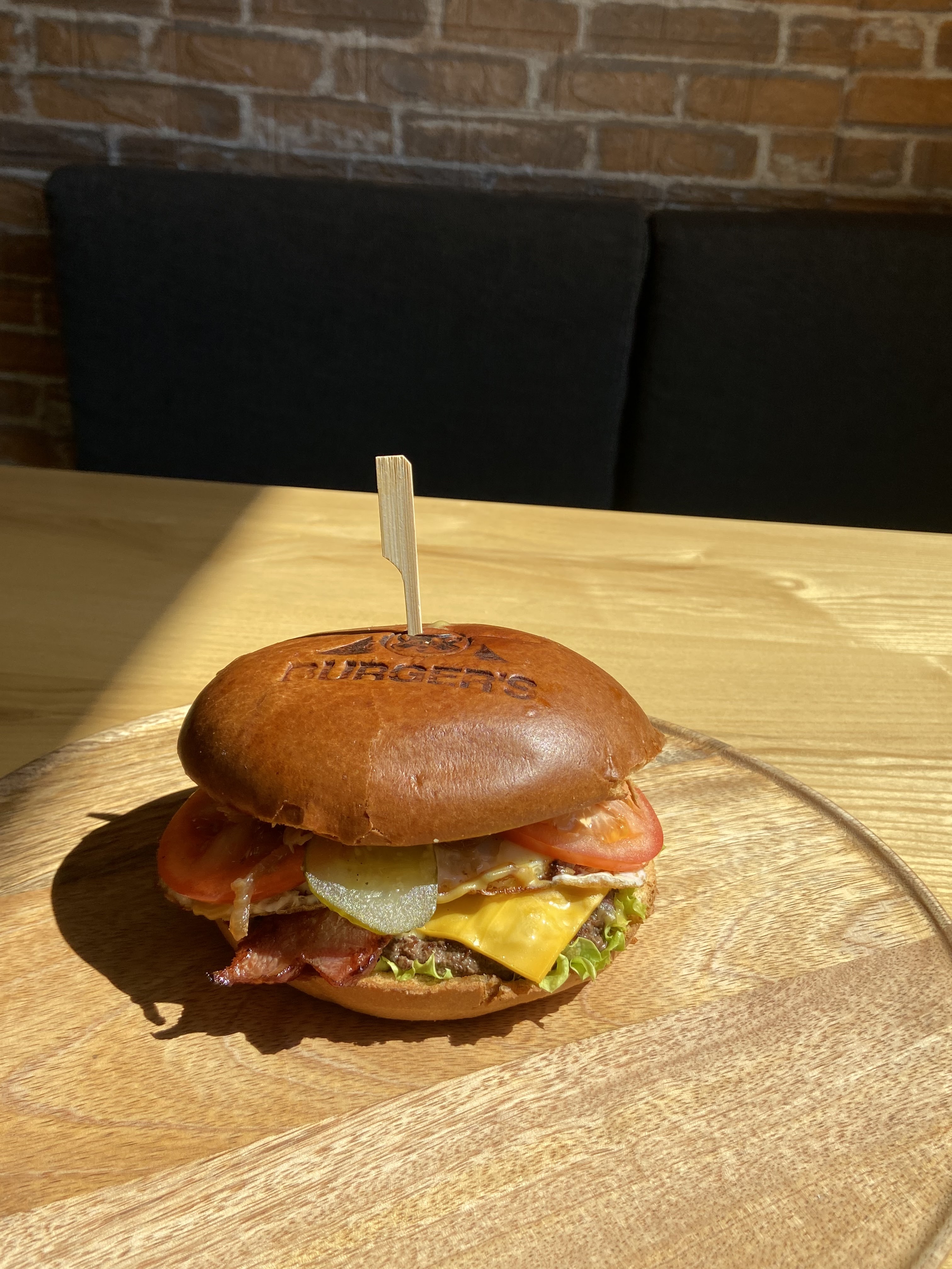 Enot Burger's image 3