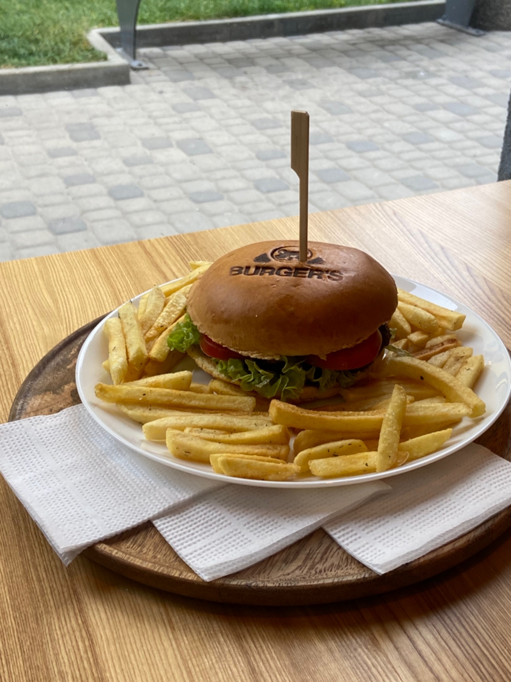 Enot Burger's image 6