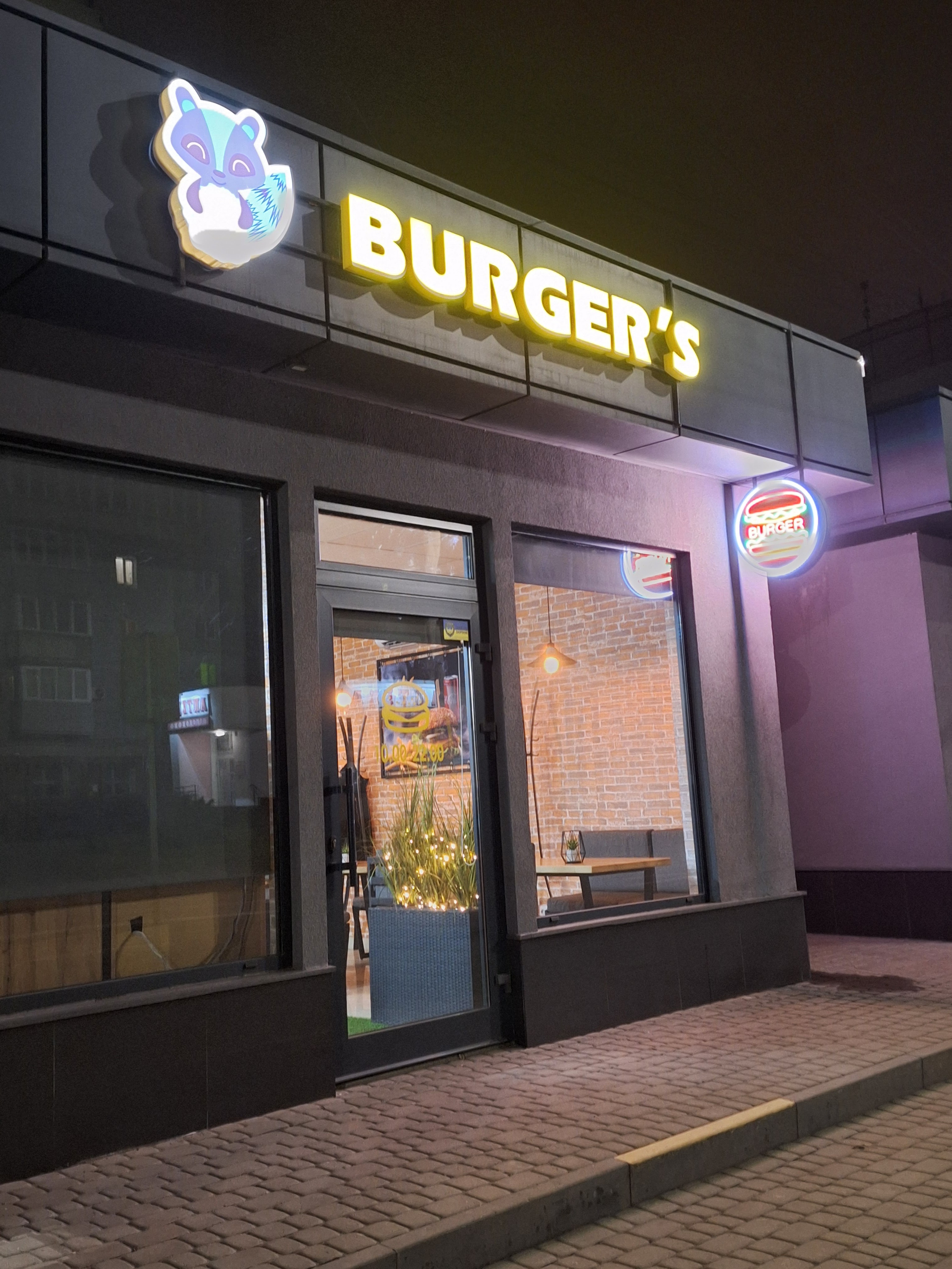 Enot Burger's image 10