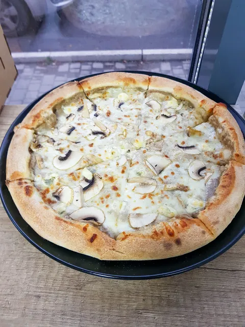 PIZZA STREET image 7
