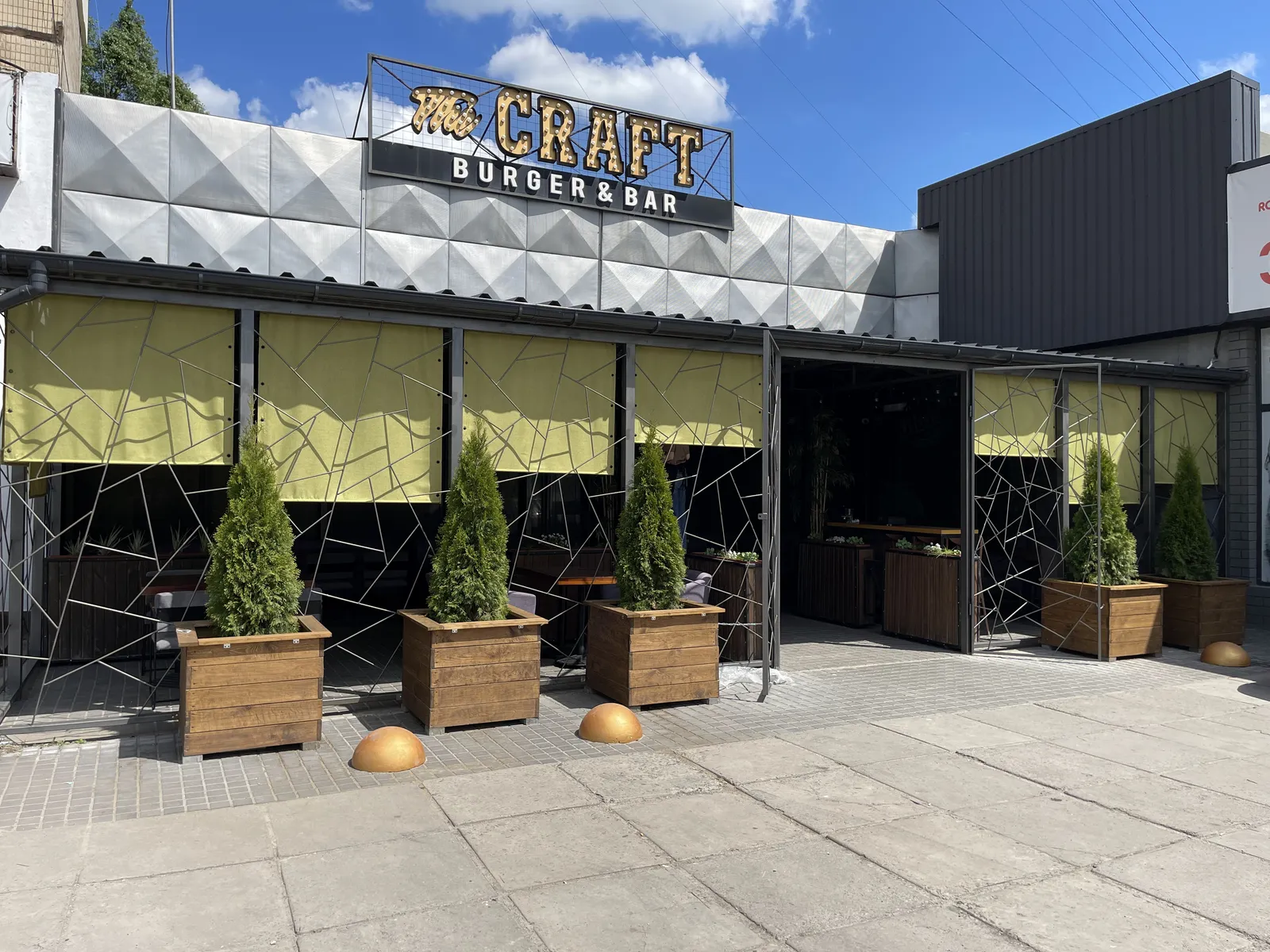The CRAFT Burger & Bar image 1