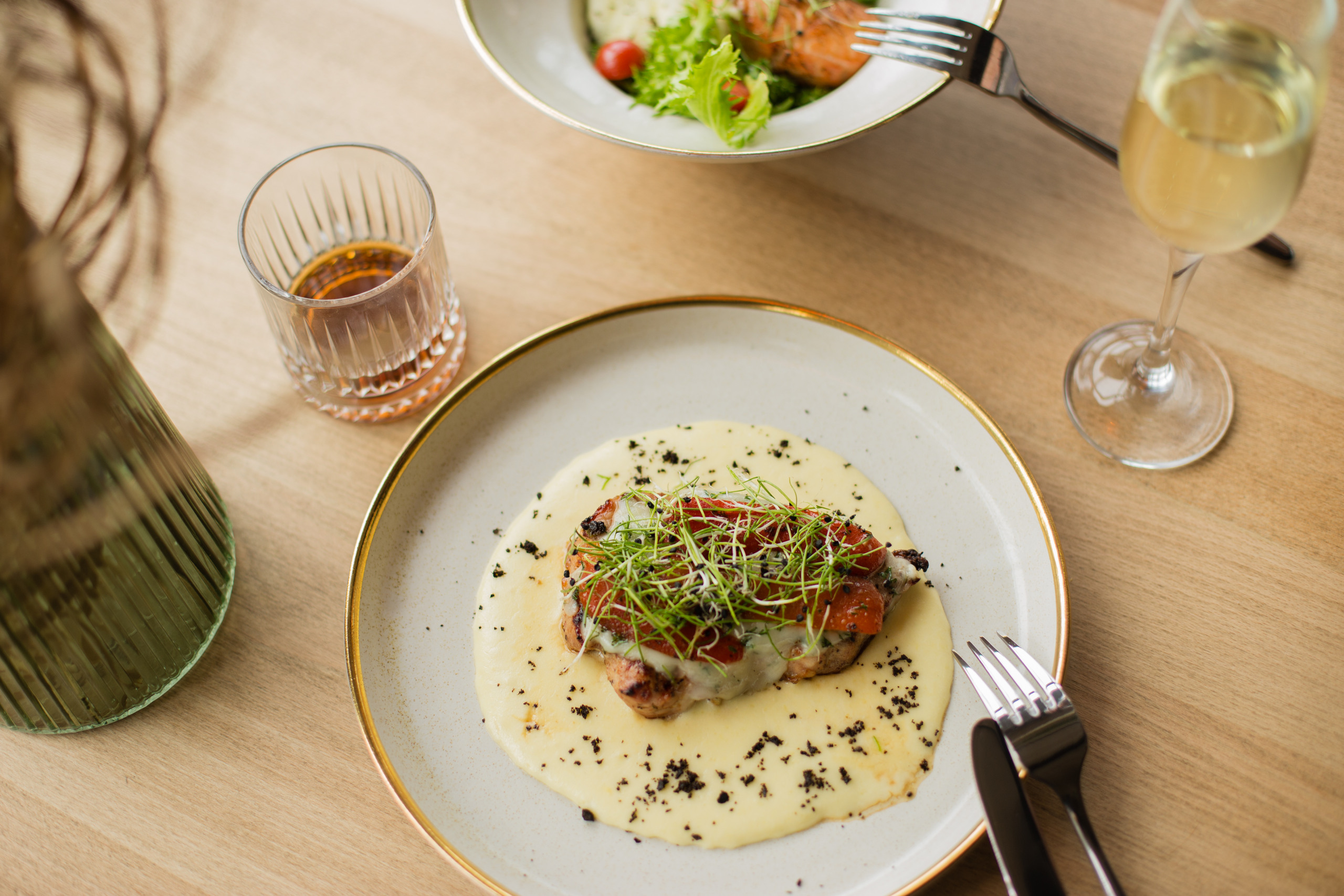 GARDEN restobar image 4