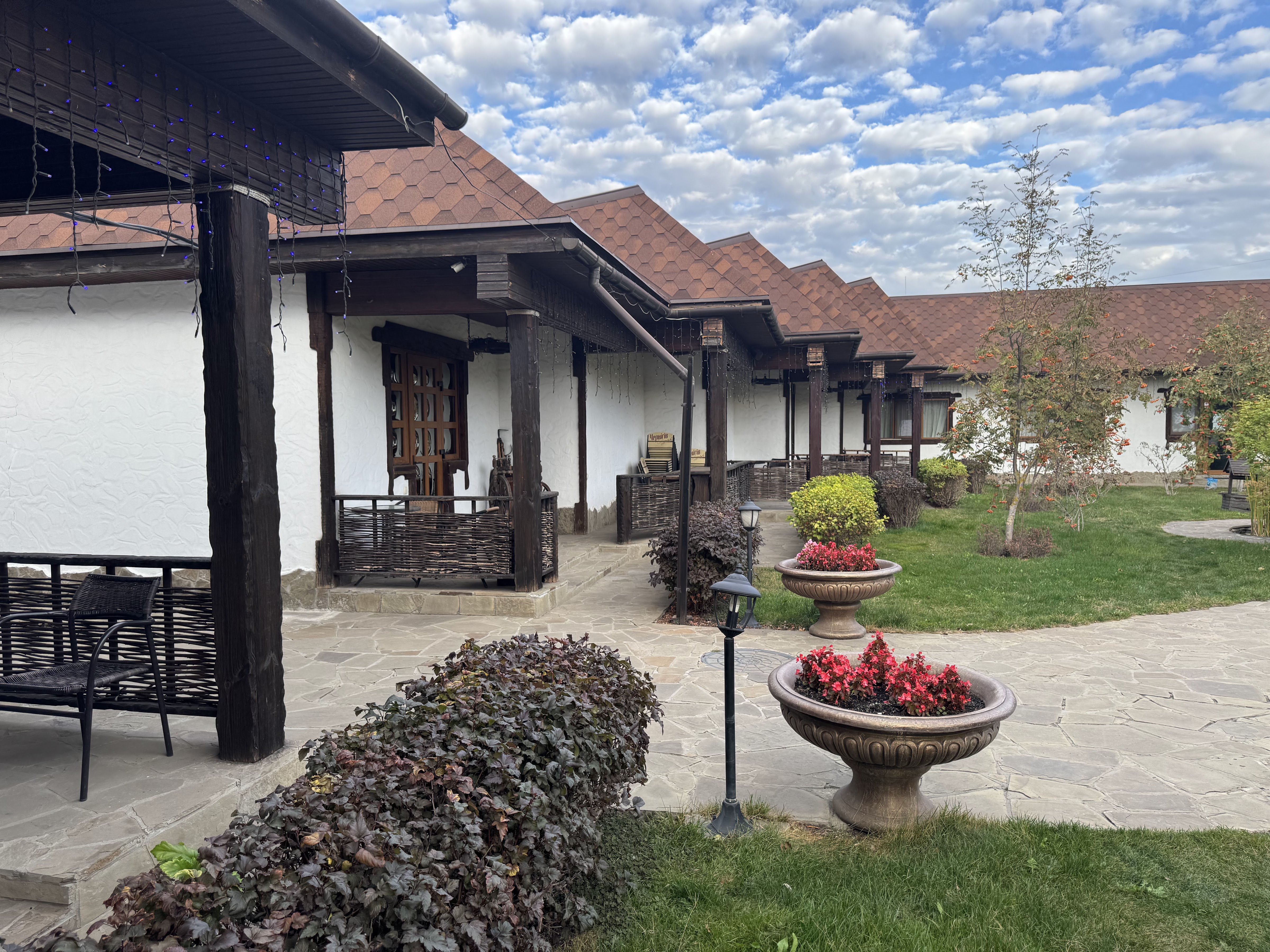 Hulyay Pole Smela, Restoran-Otelʹ-Banya-Chan image 4