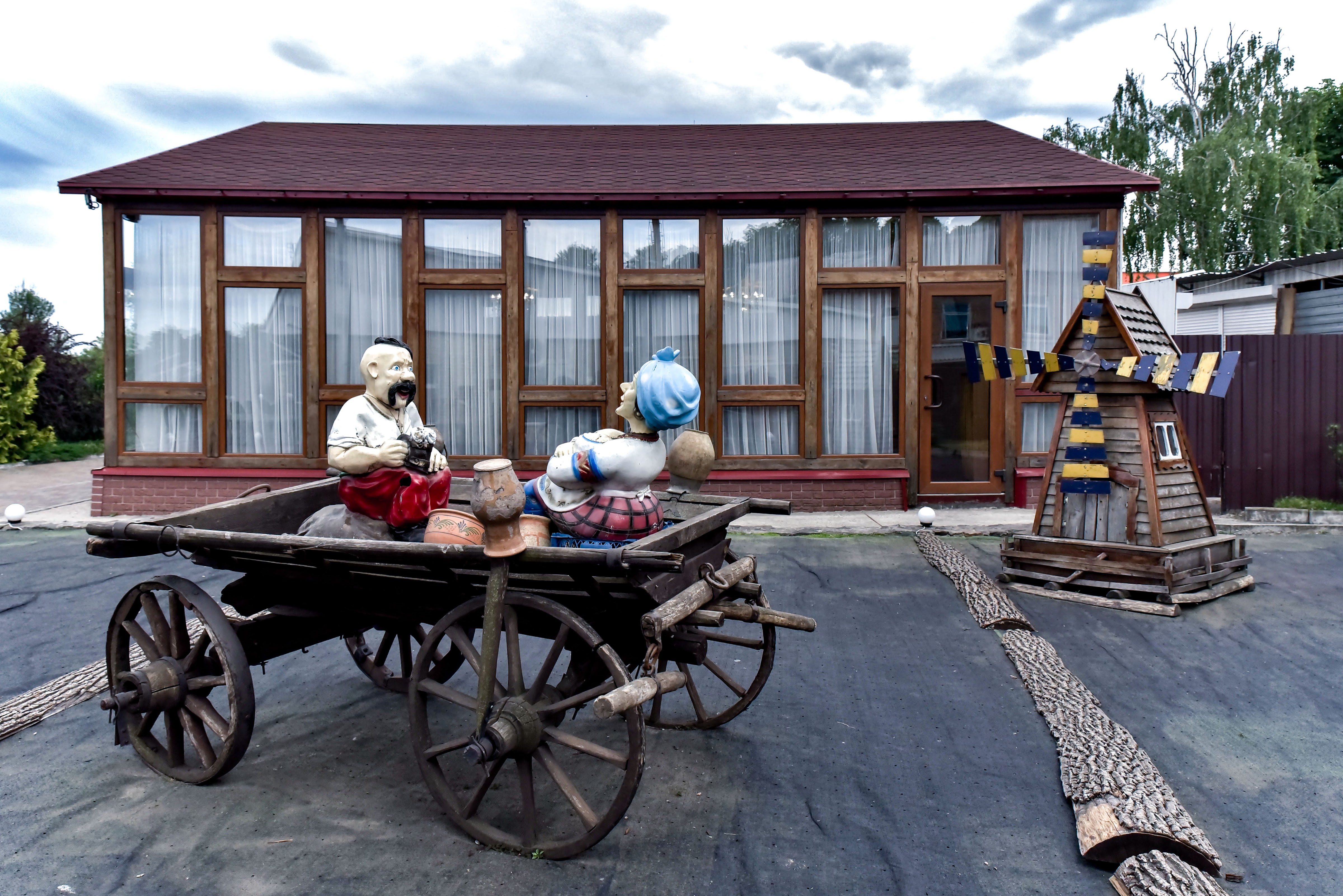 Hostynnyy Dvir image 1