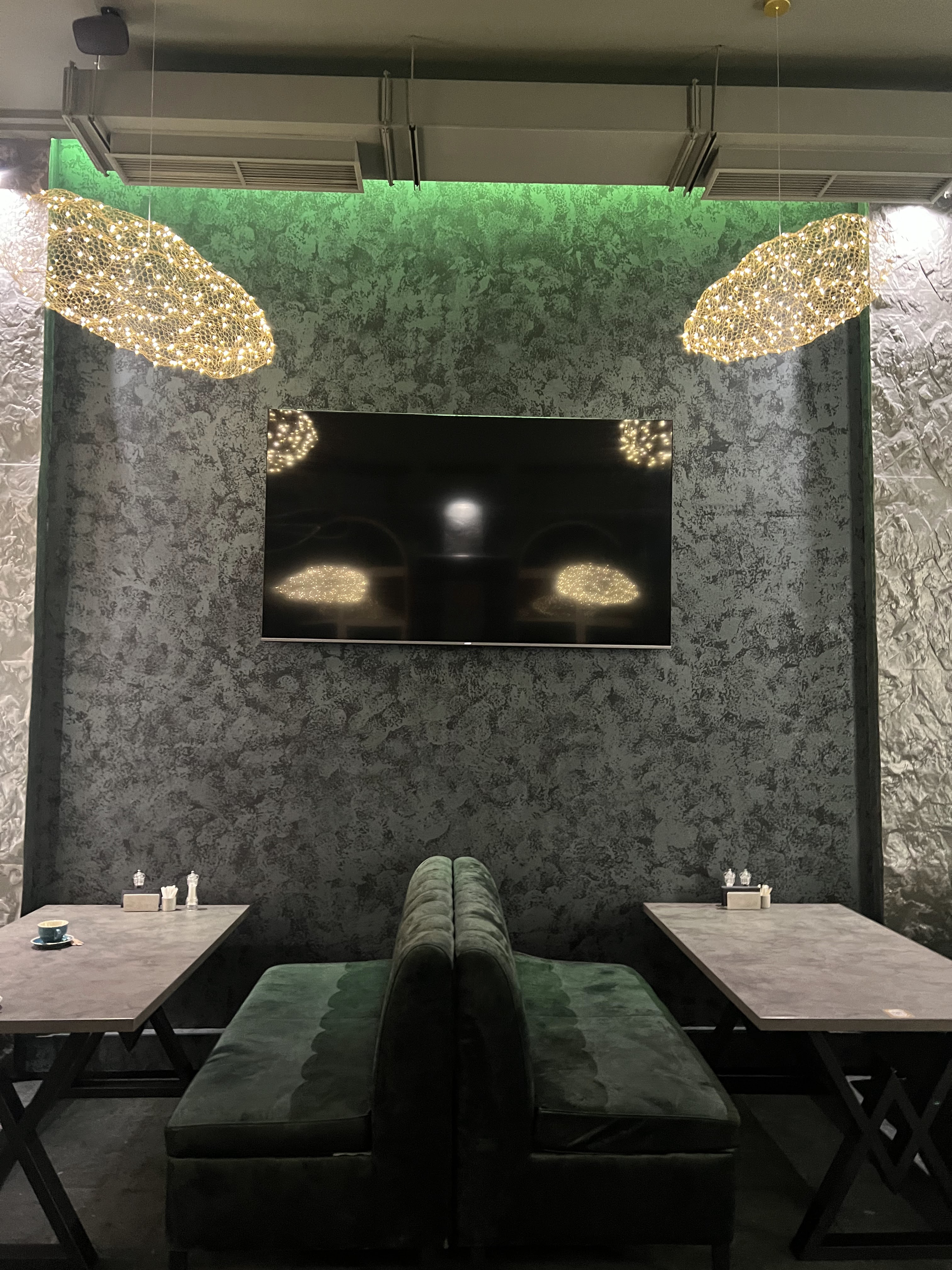 Monarch Lounge Bar image 9